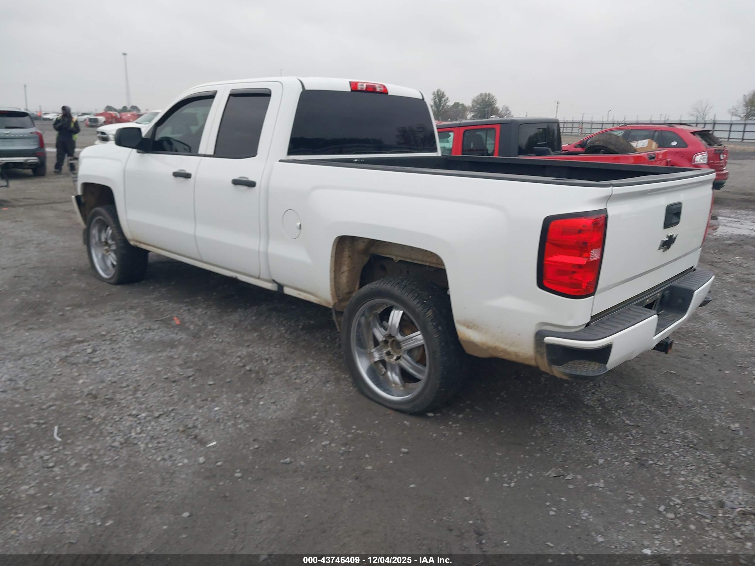 CHEVROLET SILVERADO image 3