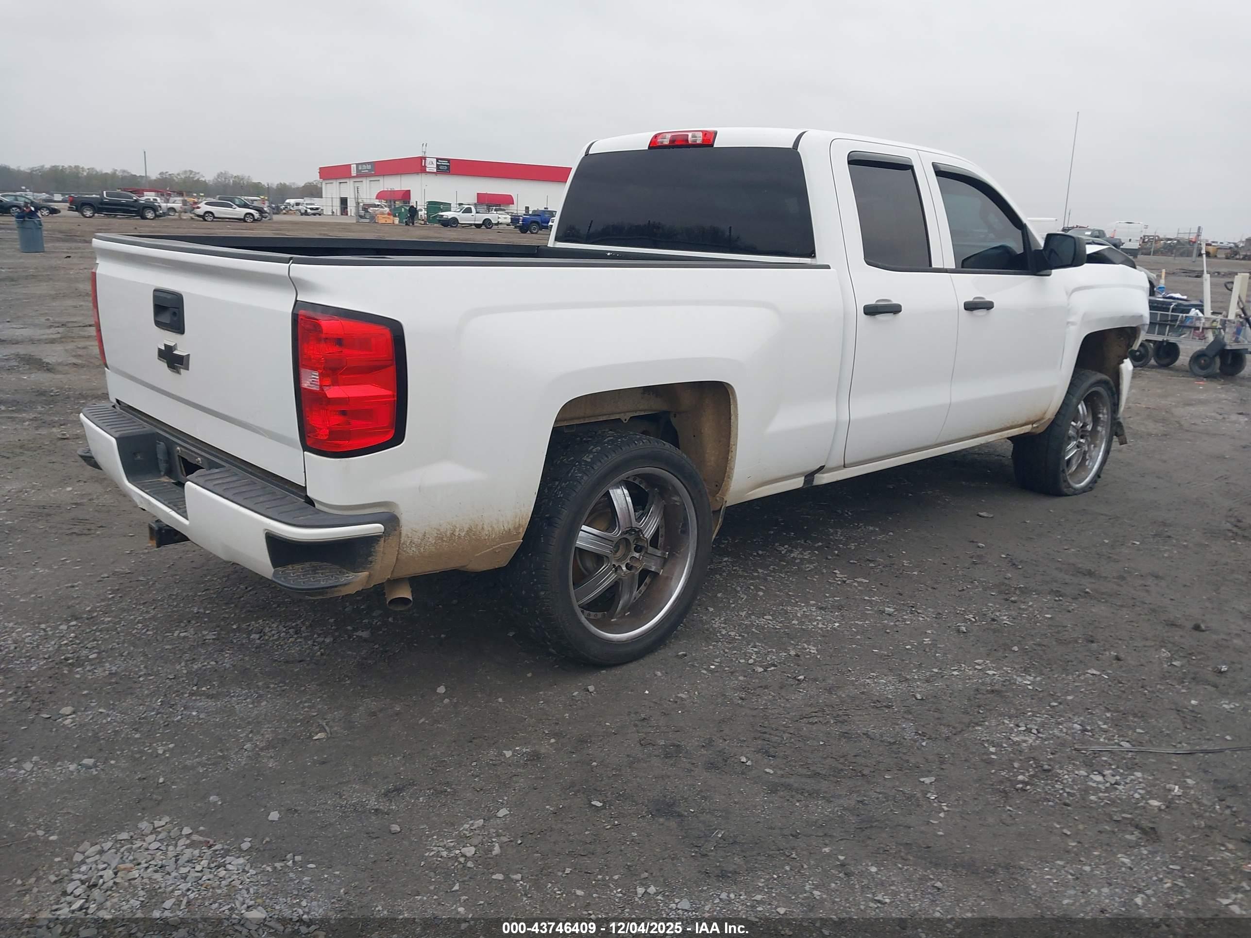 CHEVROLET SILVERADO image 4