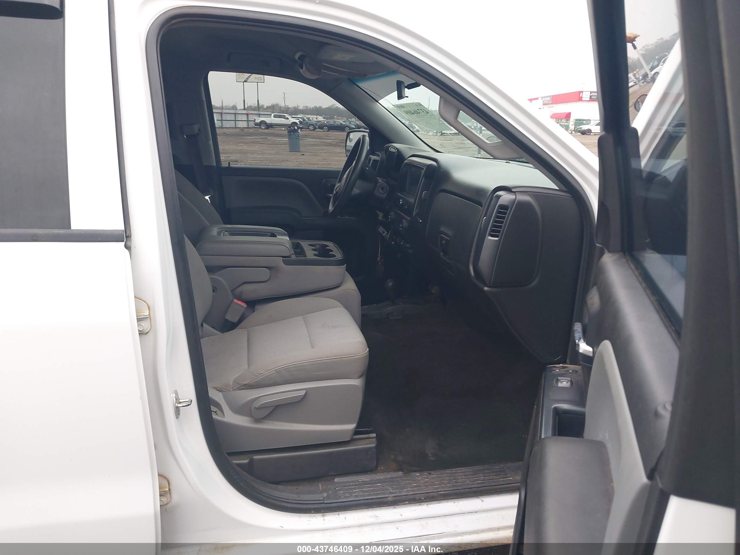 CHEVROLET SILVERADO image 5