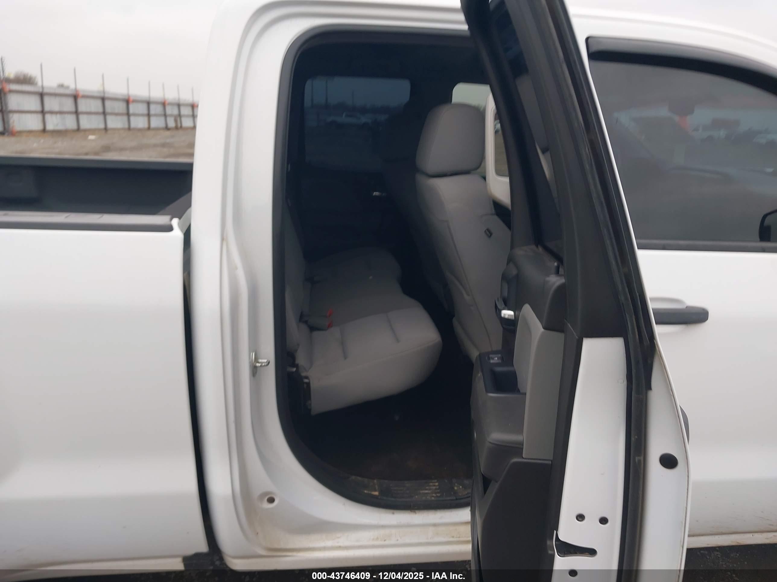 CHEVROLET SILVERADO image 8