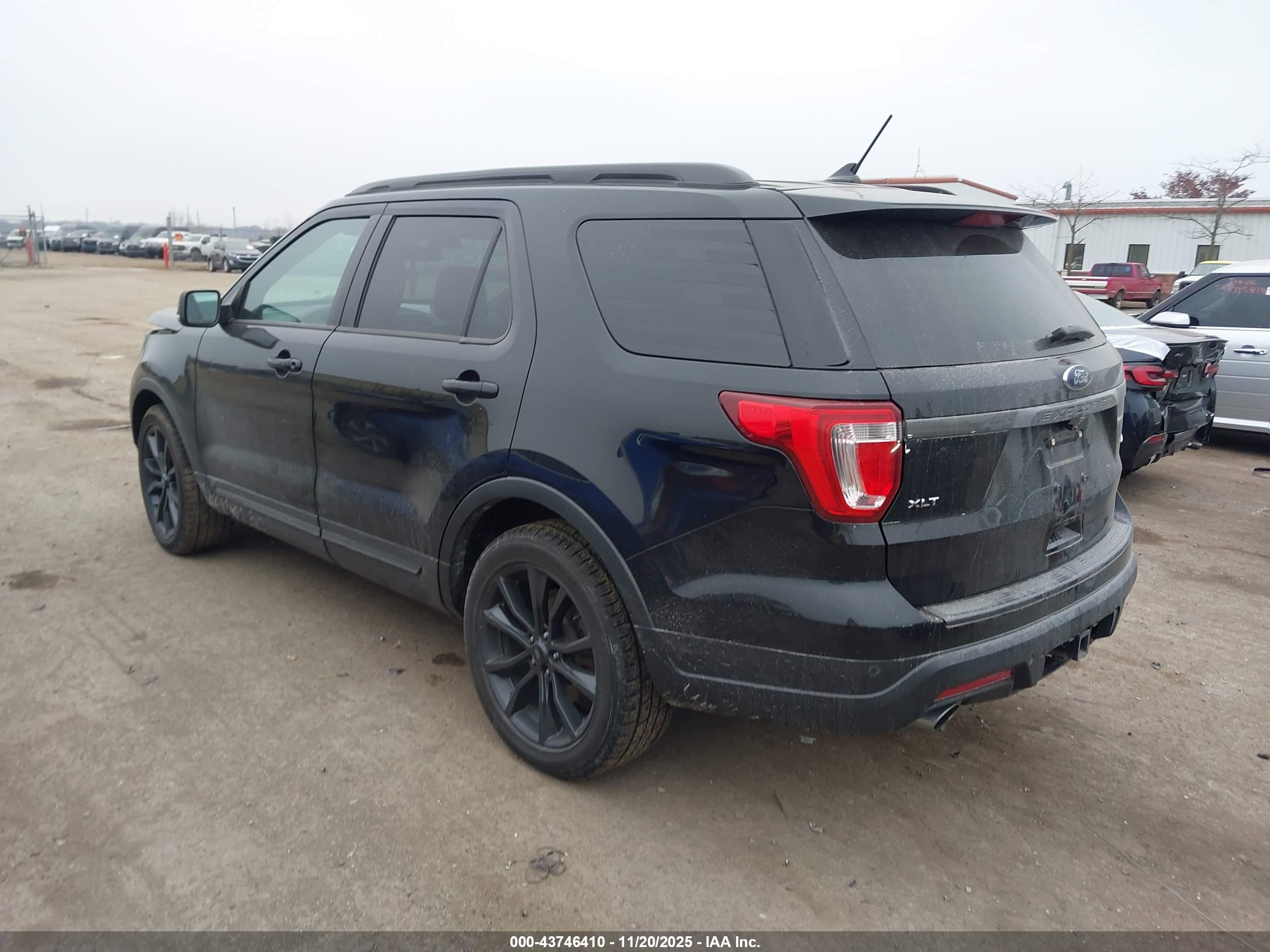 FORD EXPLORER image 3