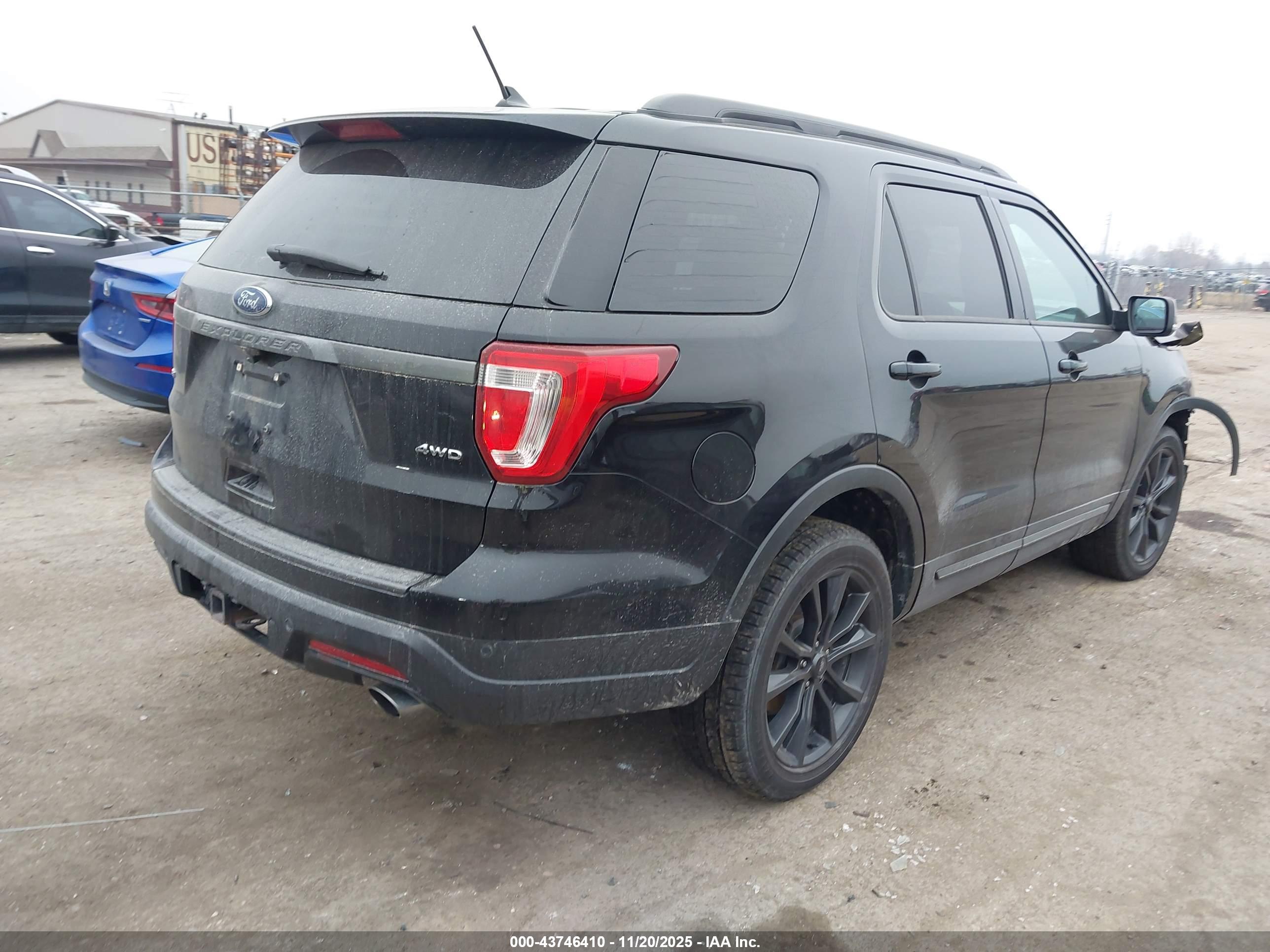 FORD EXPLORER image 4