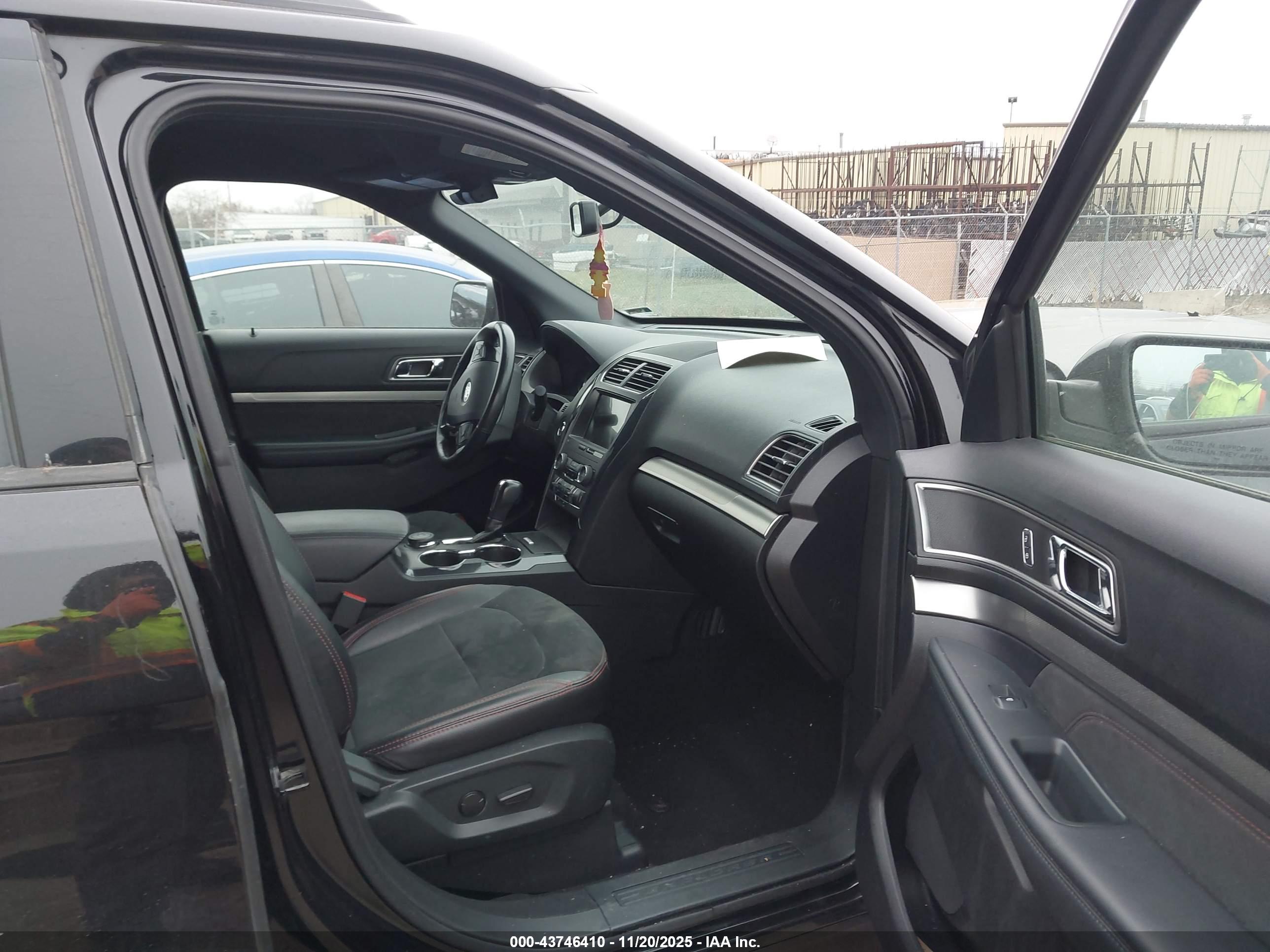 FORD EXPLORER image 5