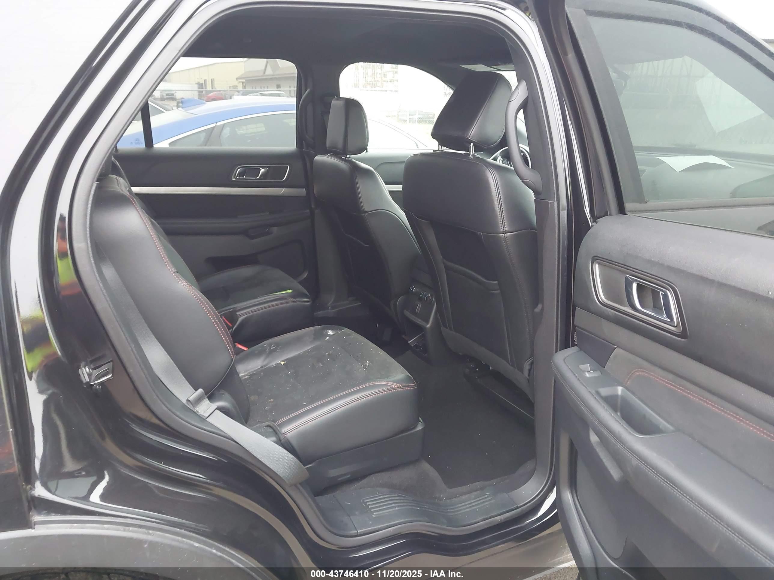 FORD EXPLORER image 8
