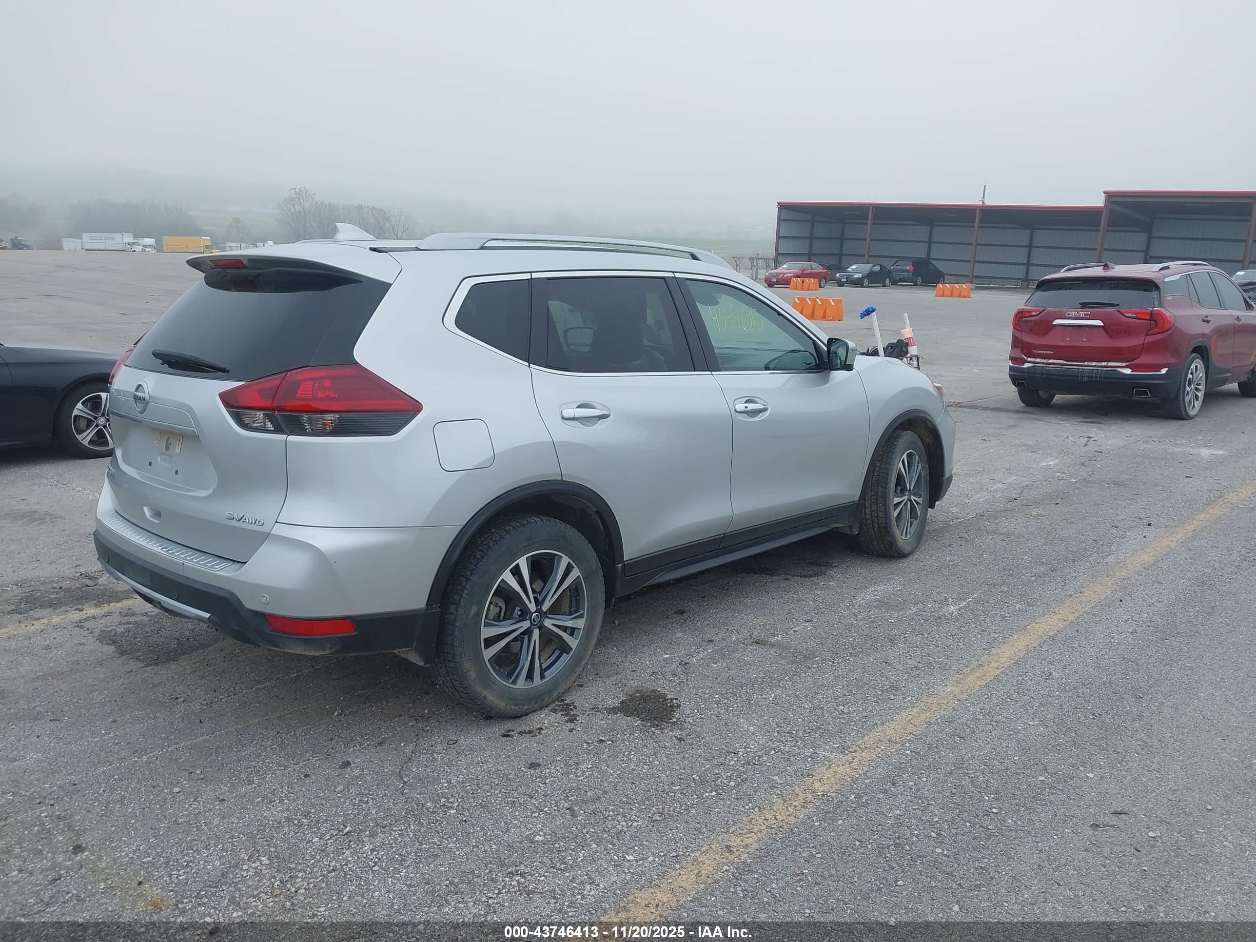 NISSAN ROGUE image 4