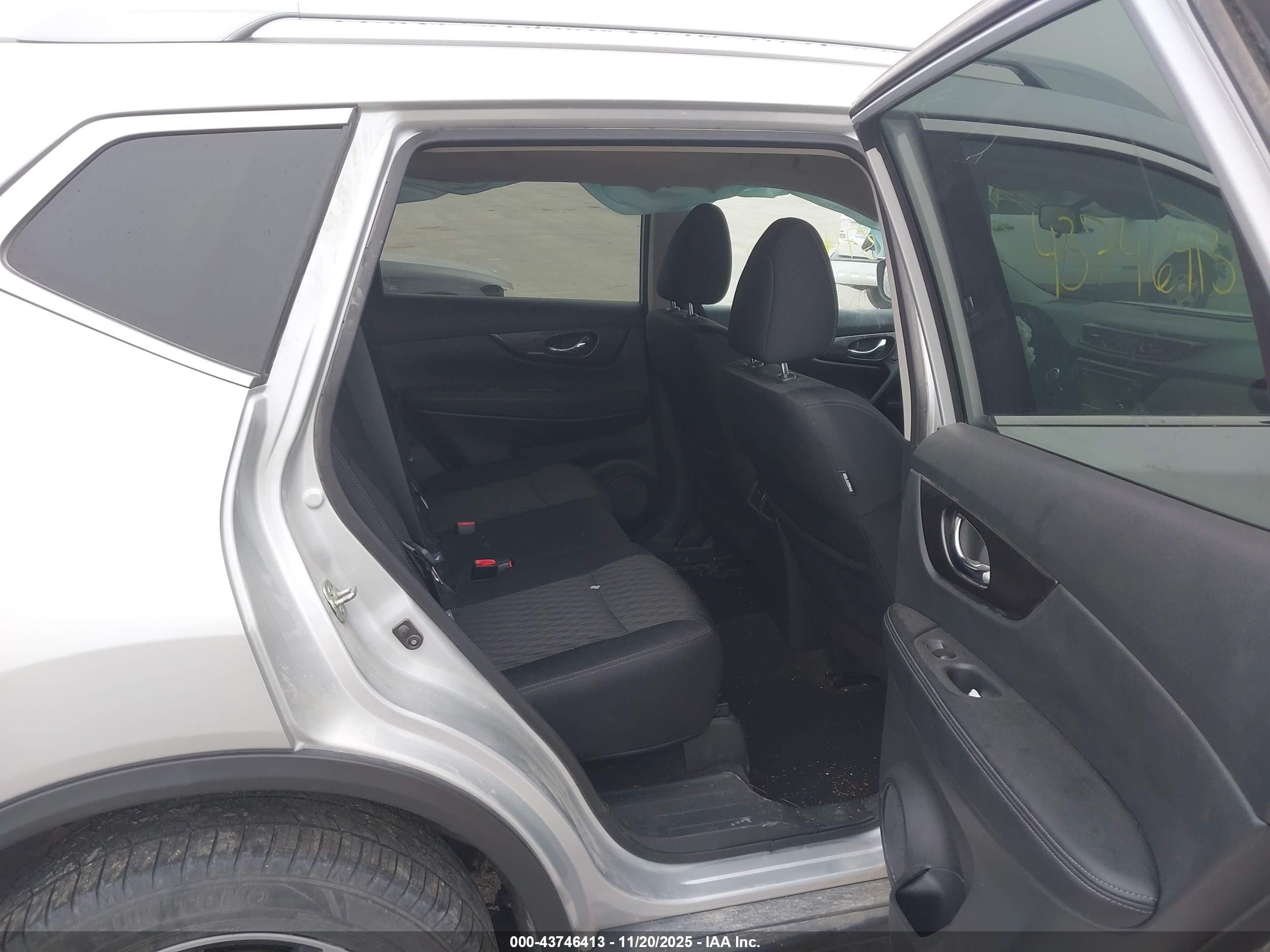 NISSAN ROGUE image 8