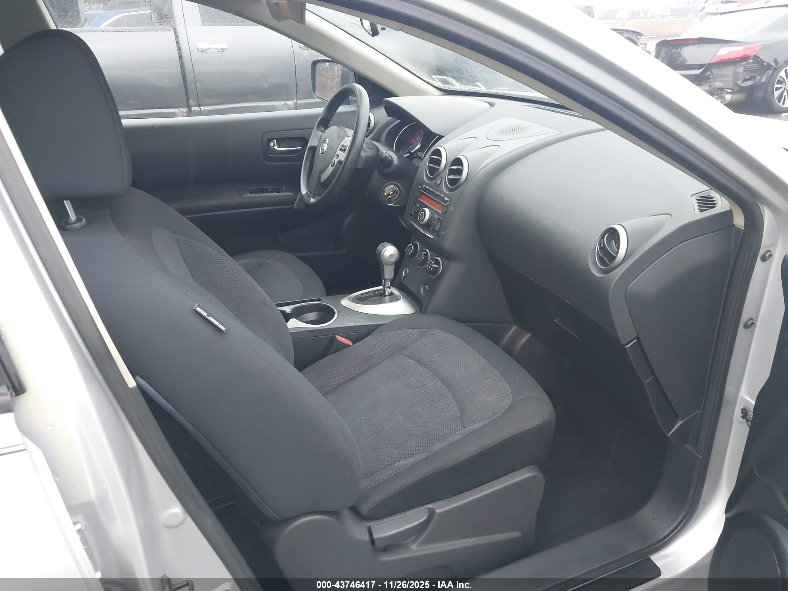 NISSAN ROGUE image 5