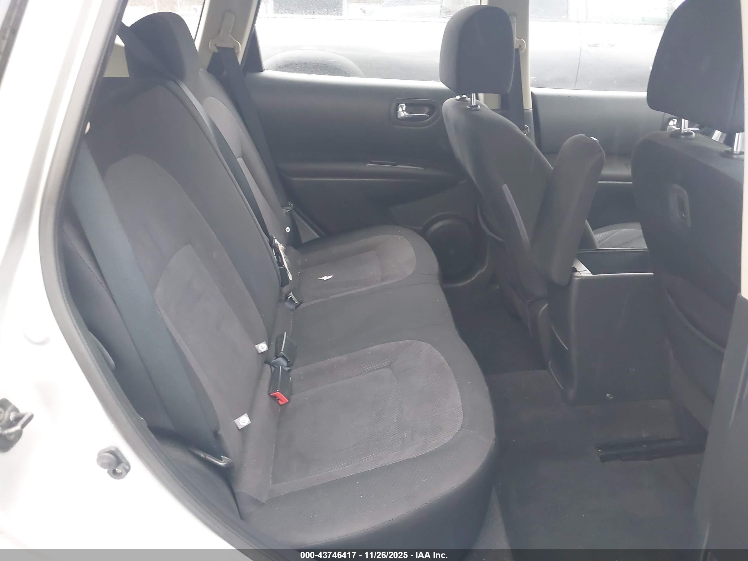 NISSAN ROGUE image 8