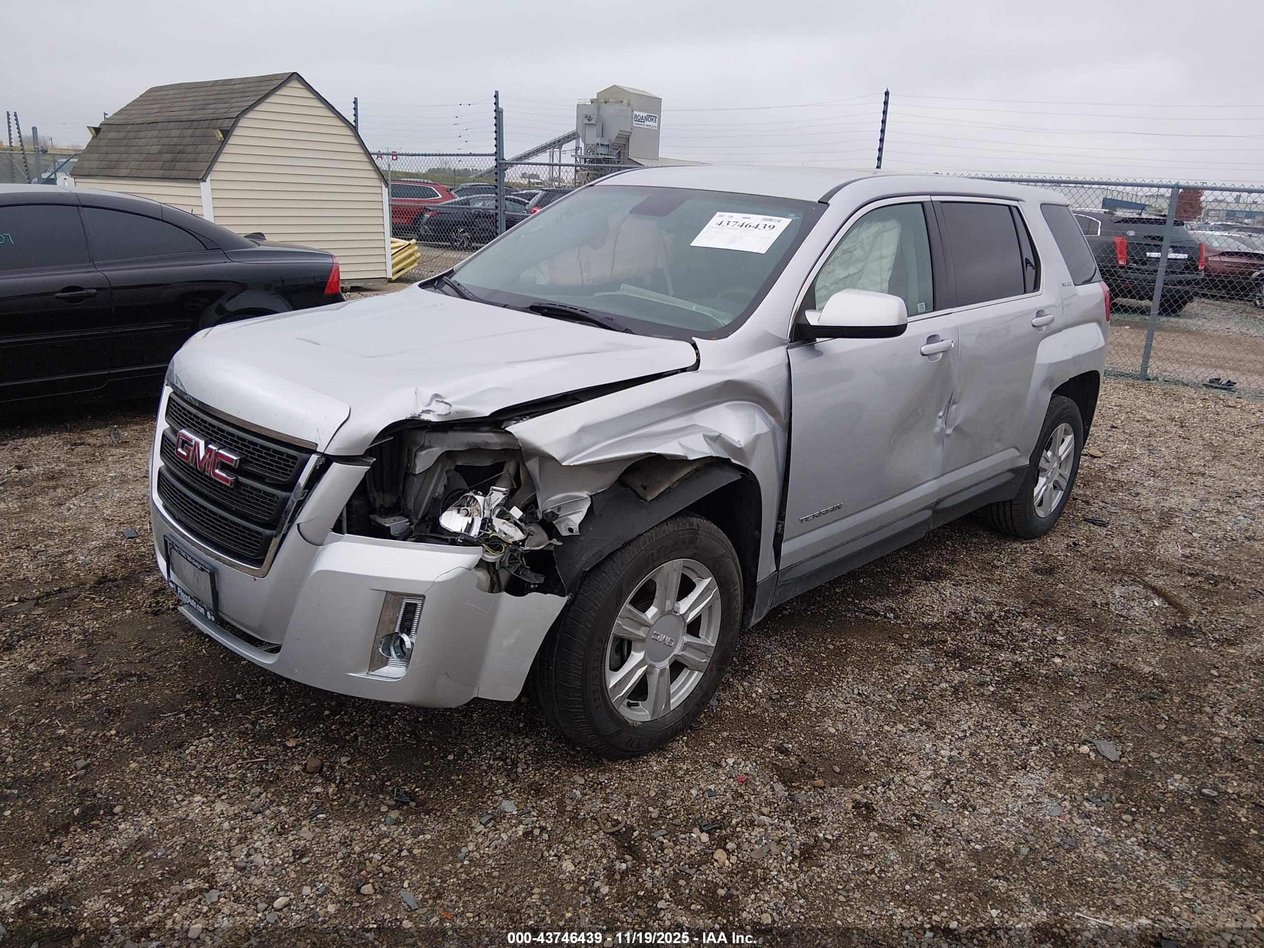 GMC TERRAIN image 2