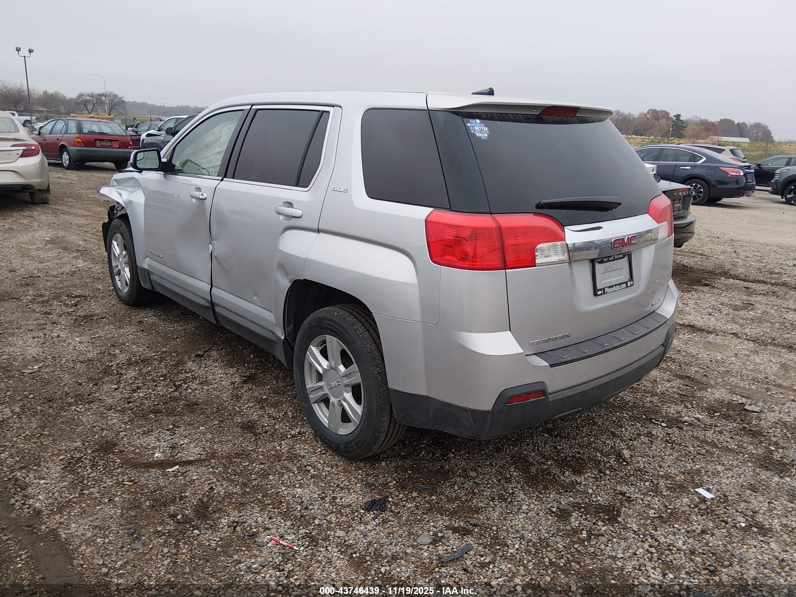 GMC TERRAIN image 3