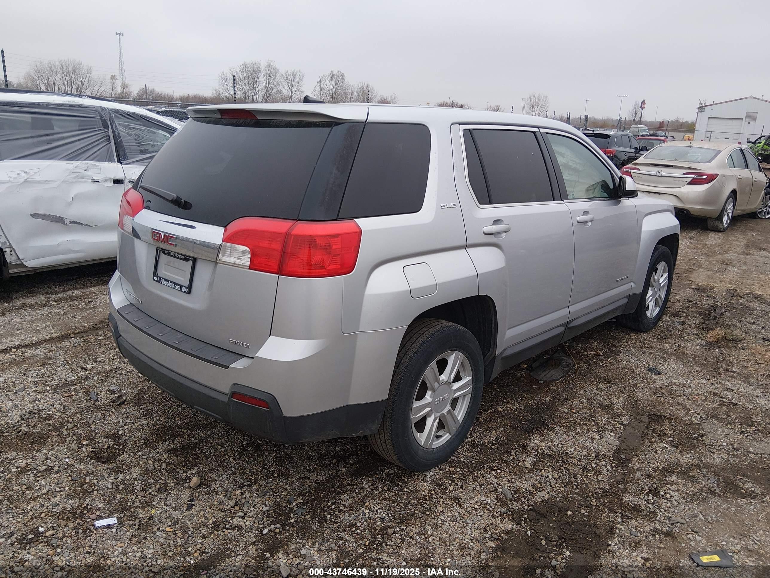 GMC TERRAIN image 4