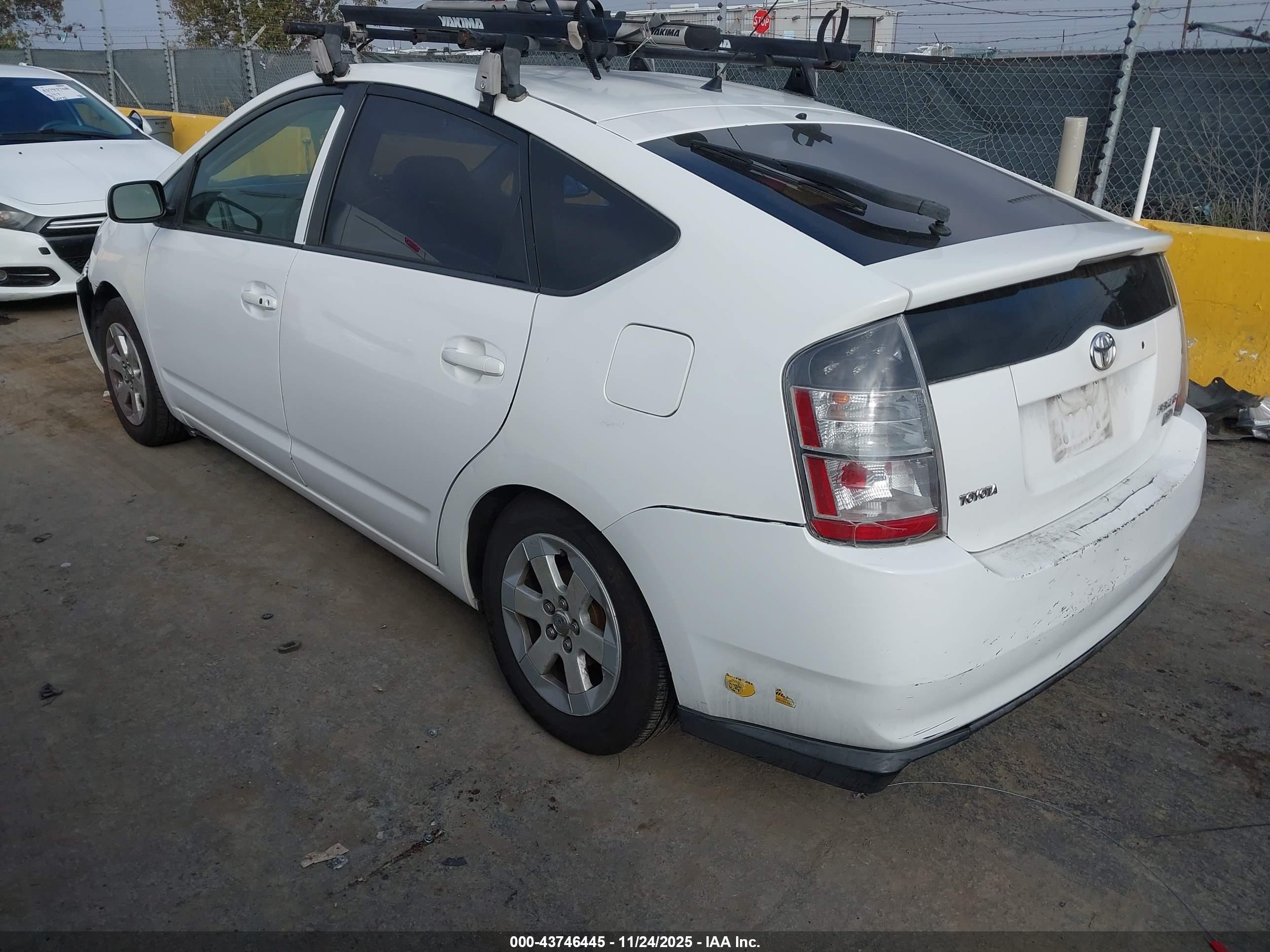 TOYOTA PRIUS image 3