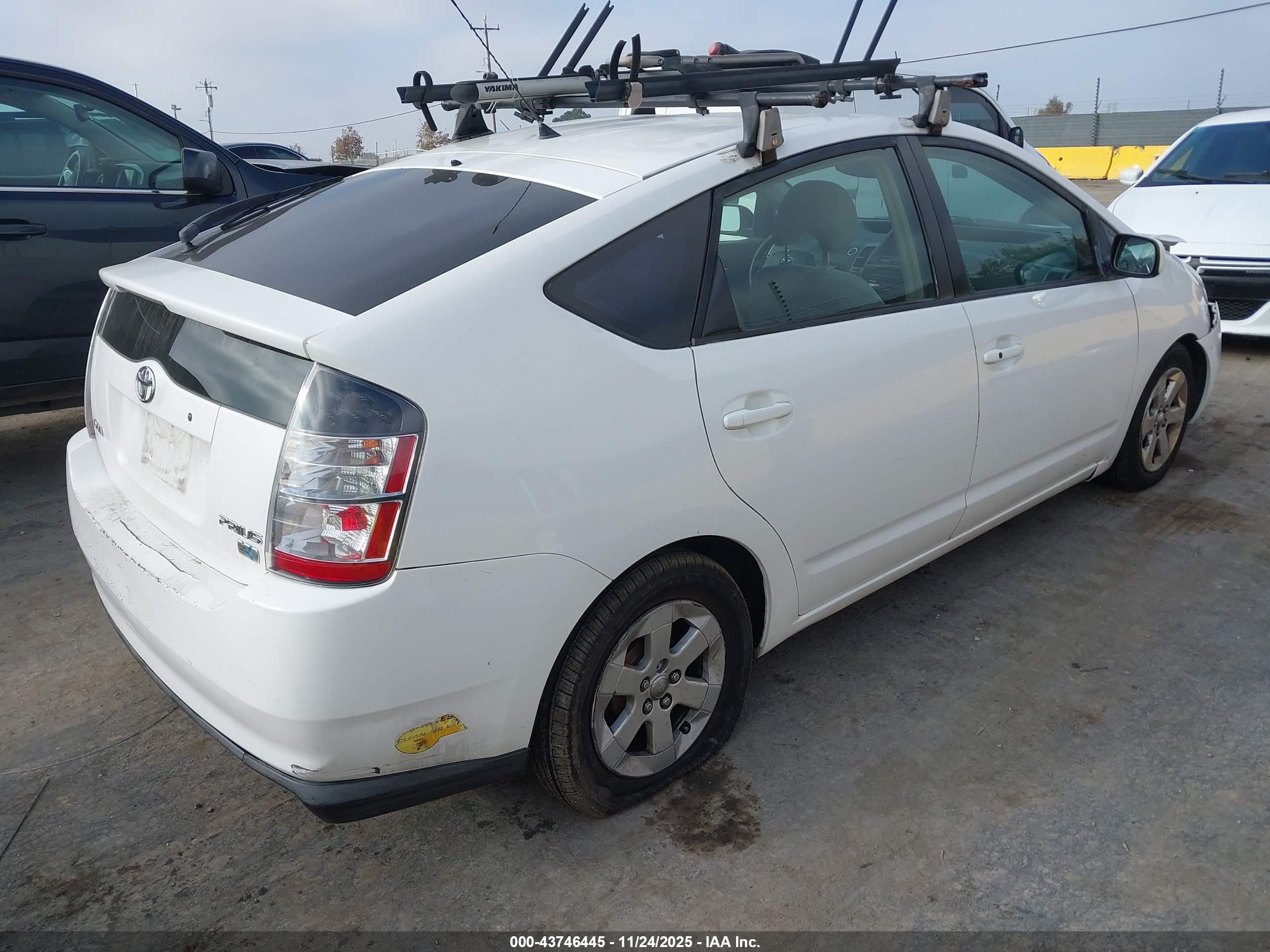 TOYOTA PRIUS image 4