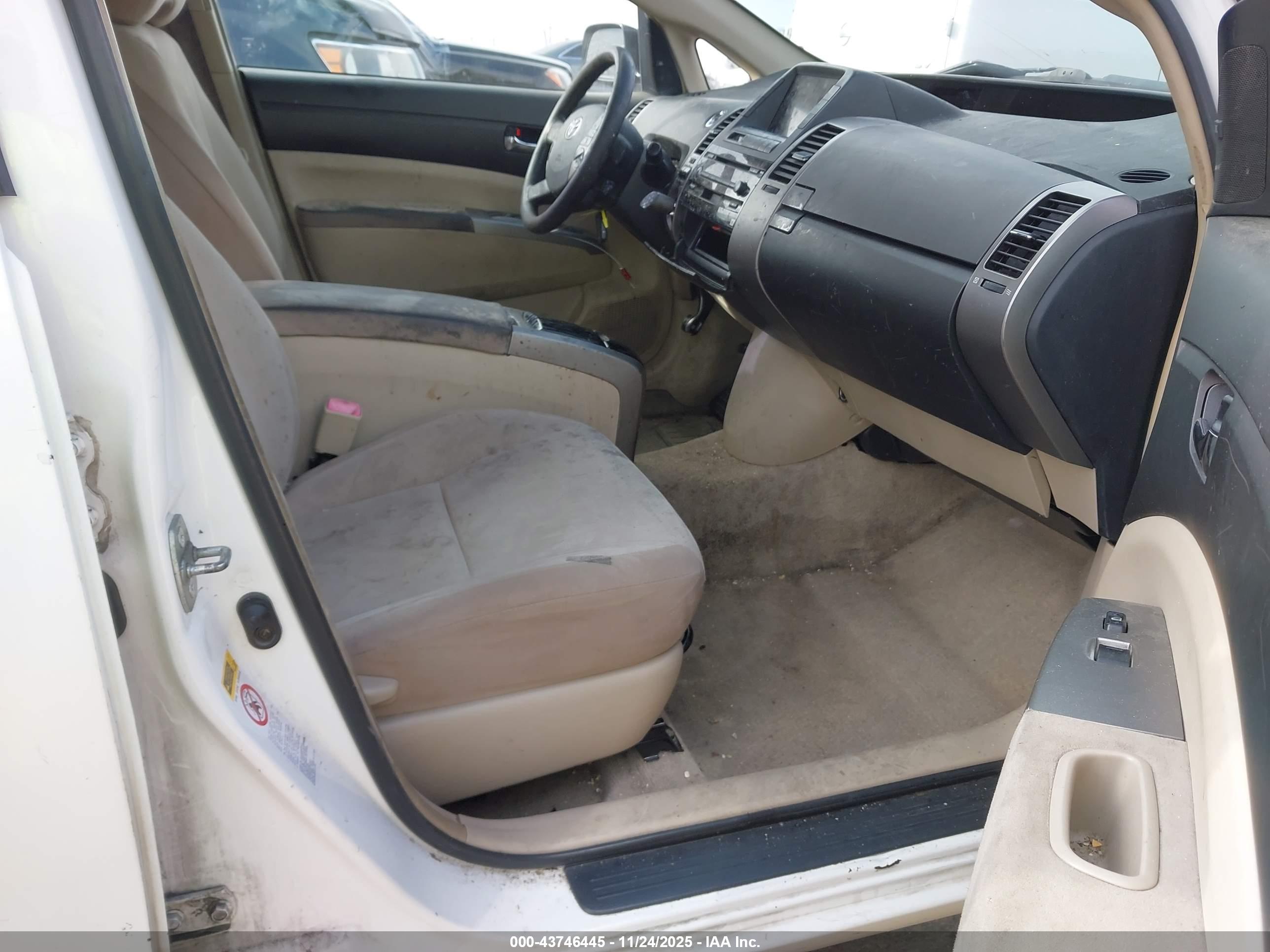 TOYOTA PRIUS image 5