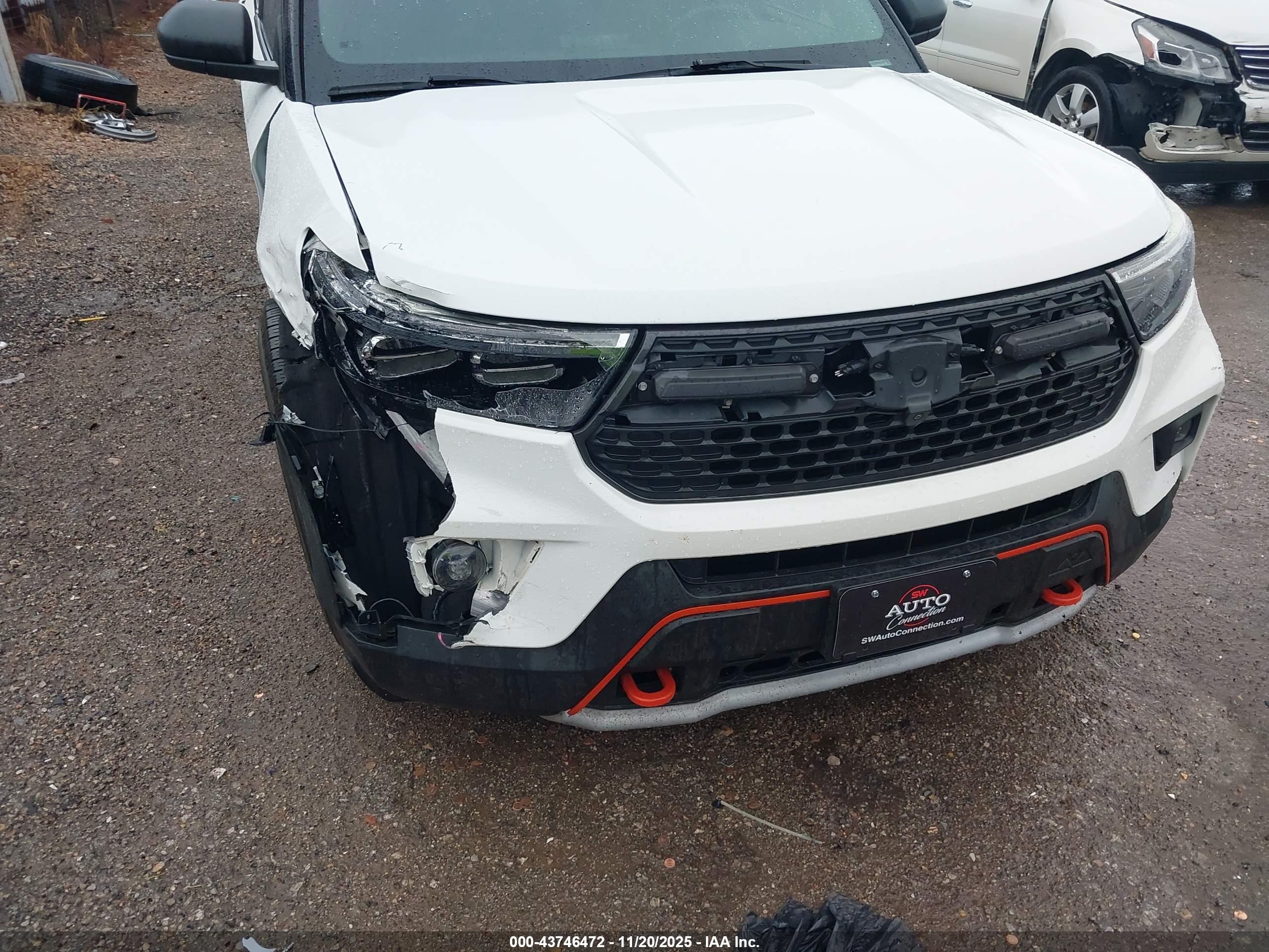 FORD EXPLORER image 6