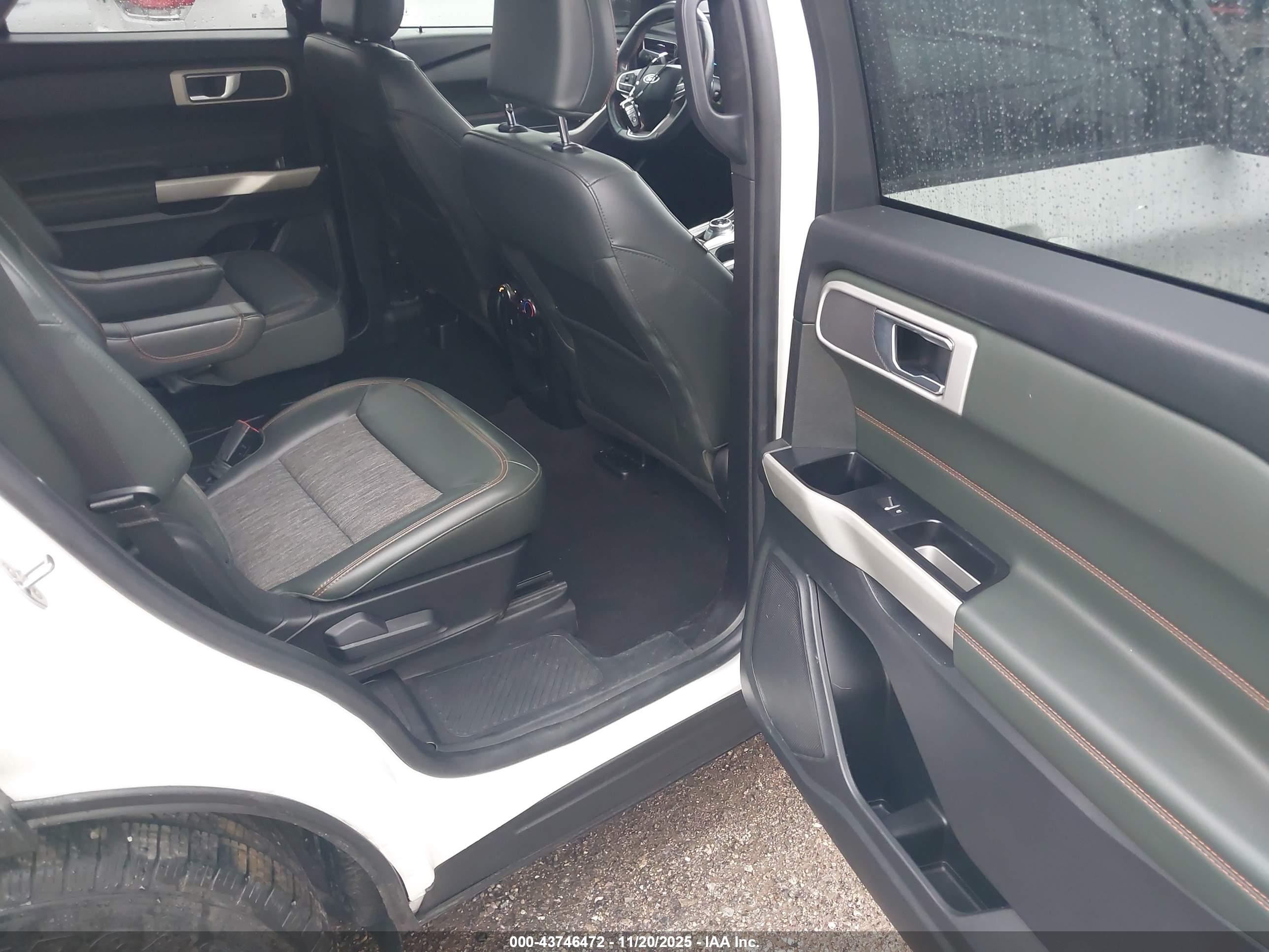 FORD EXPLORER image 8