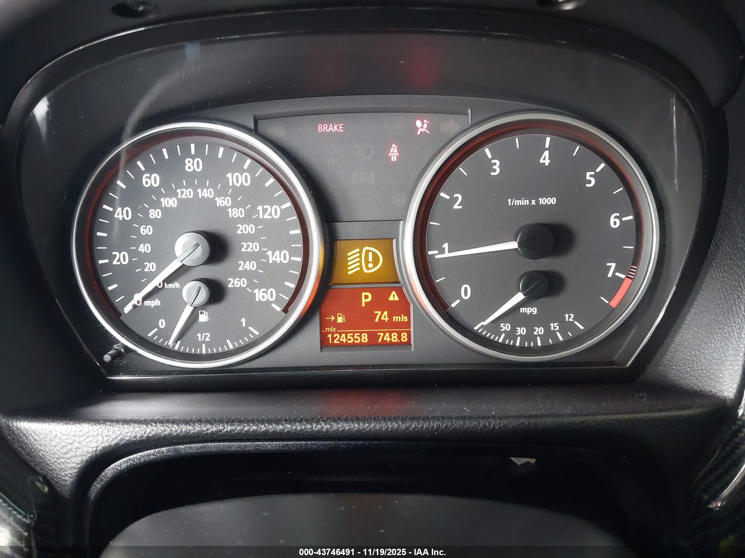 BMW 330XI image 7
