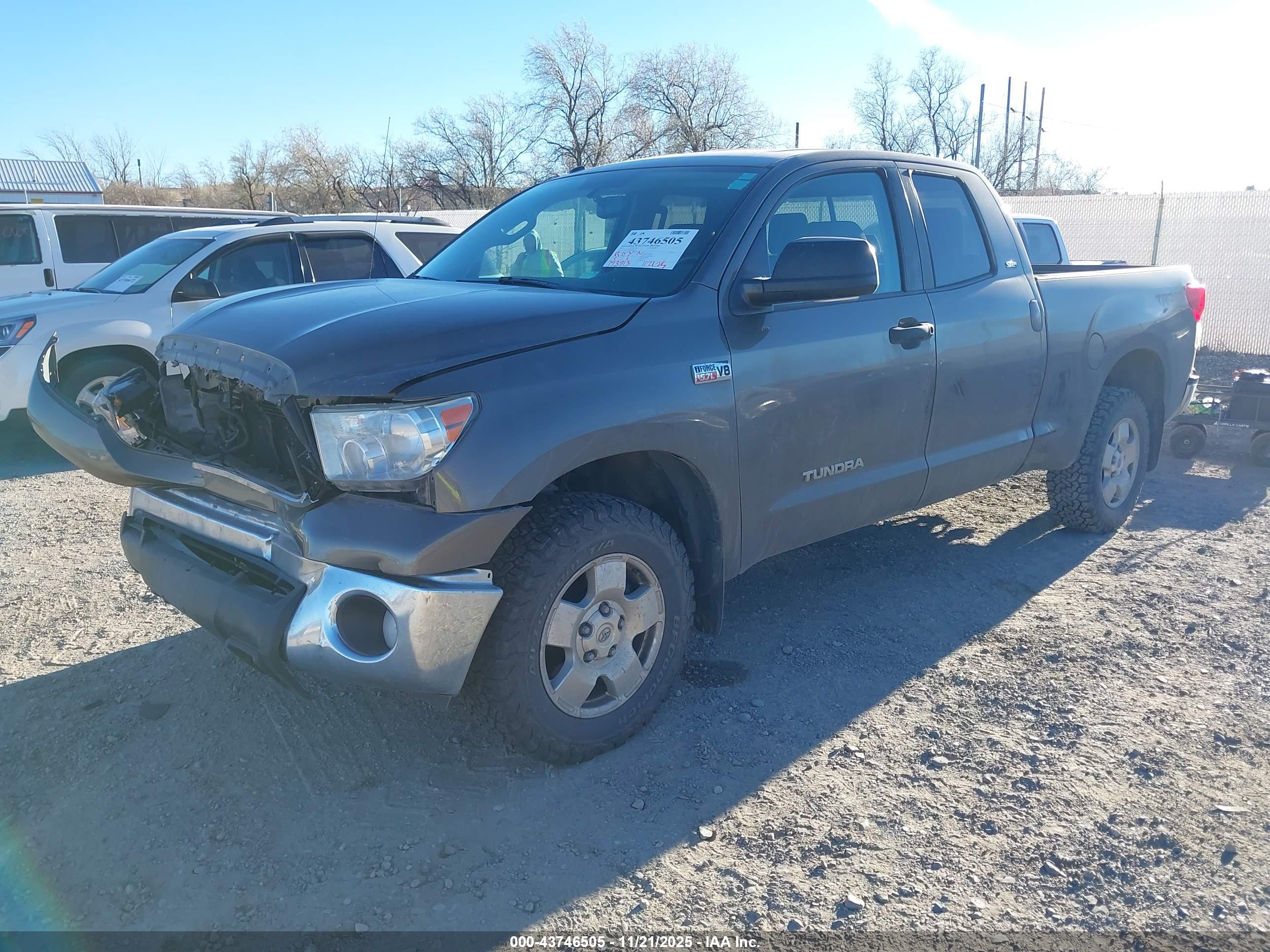 TOYOTA TUNDRA image 2