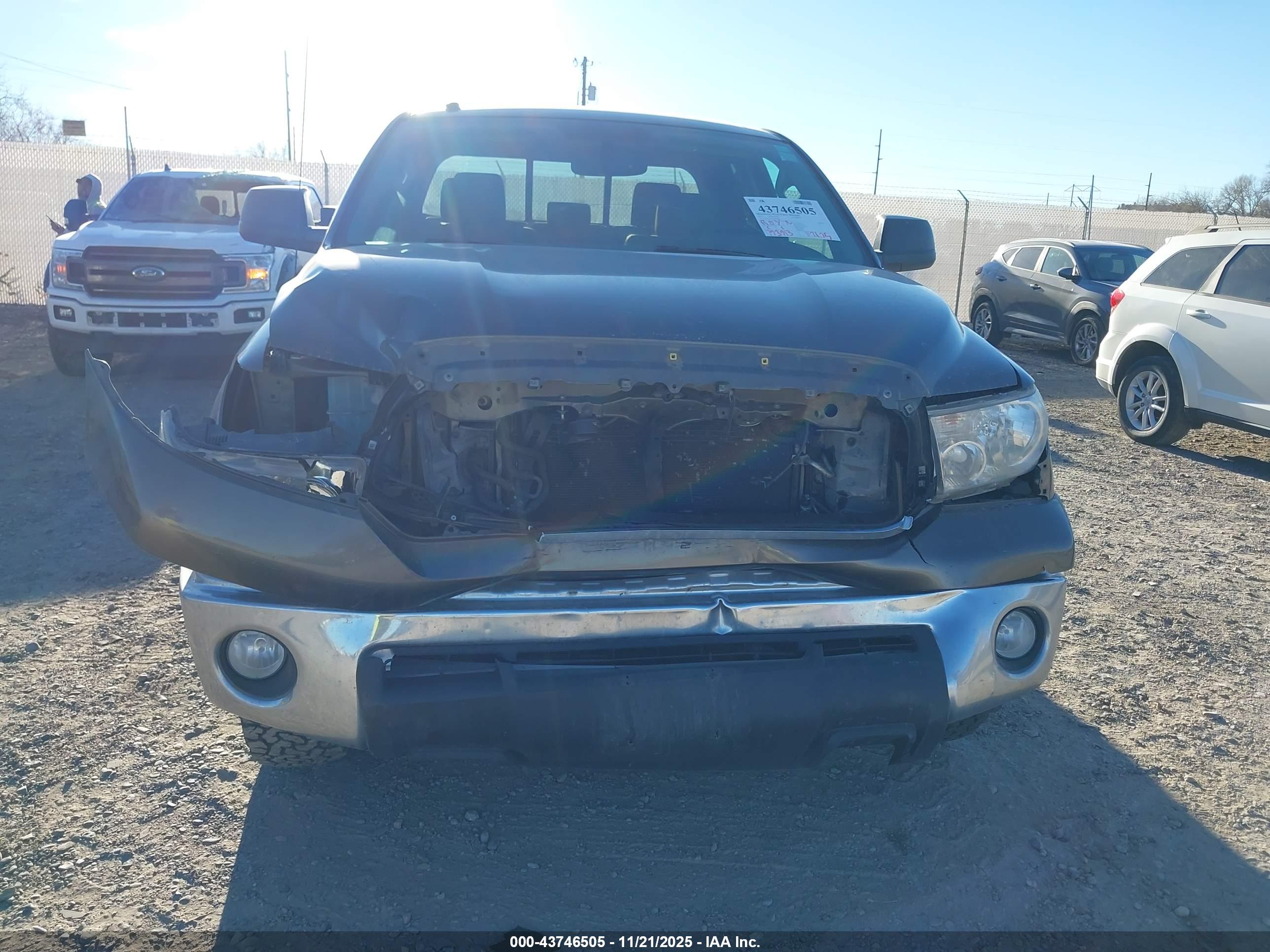 TOYOTA TUNDRA image 6