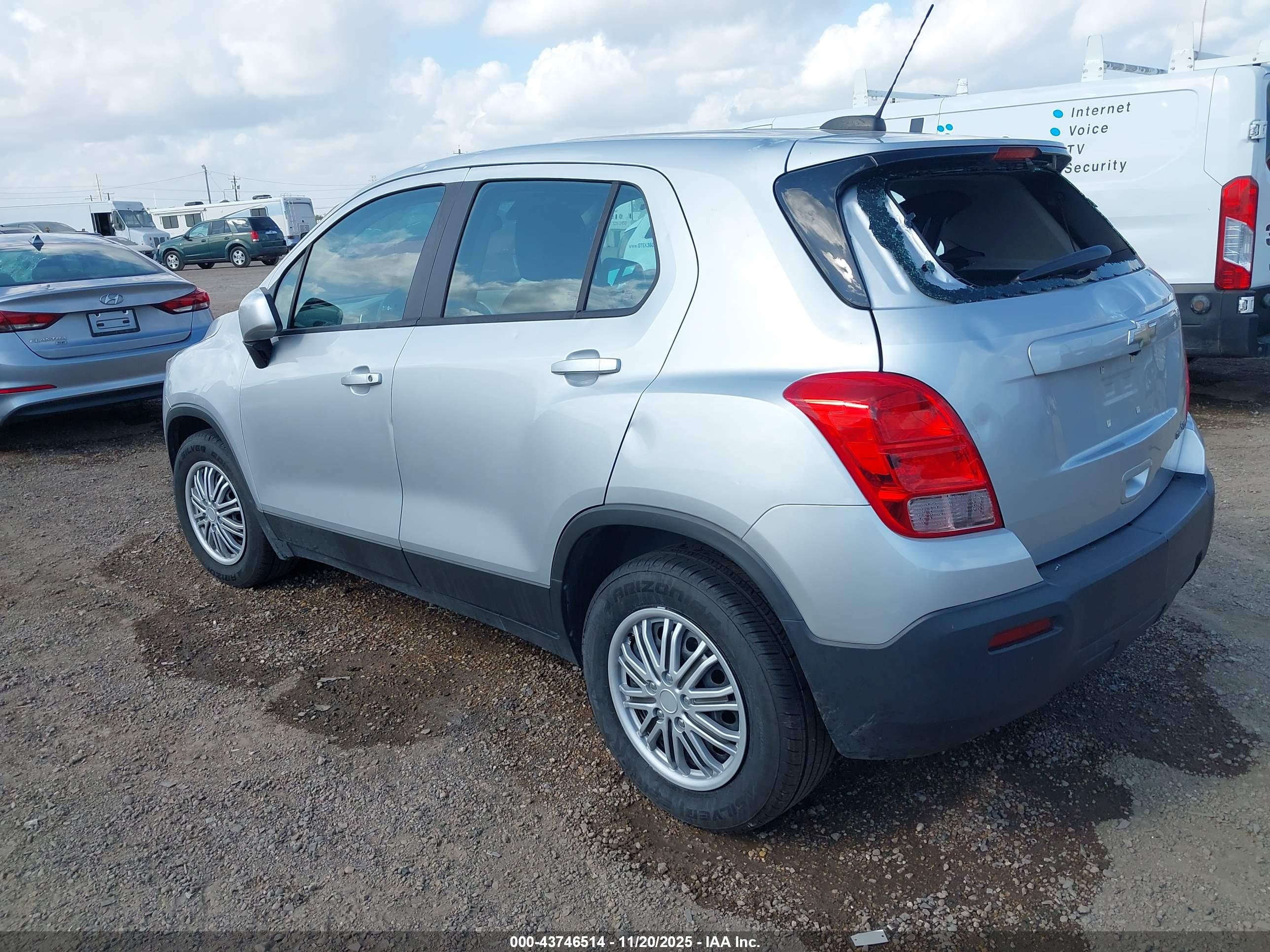 CHEVROLET TRAX image 3