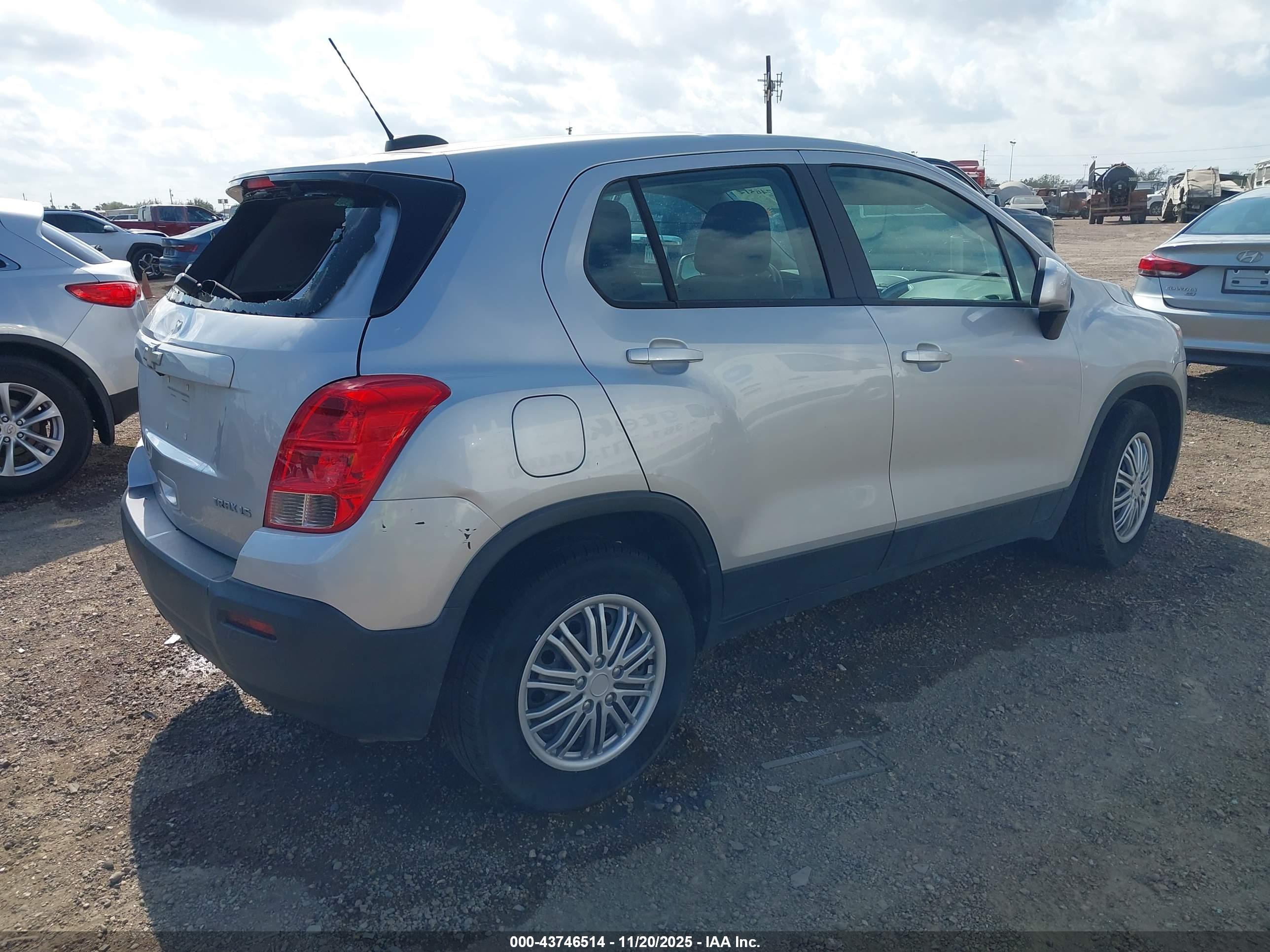 CHEVROLET TRAX image 4