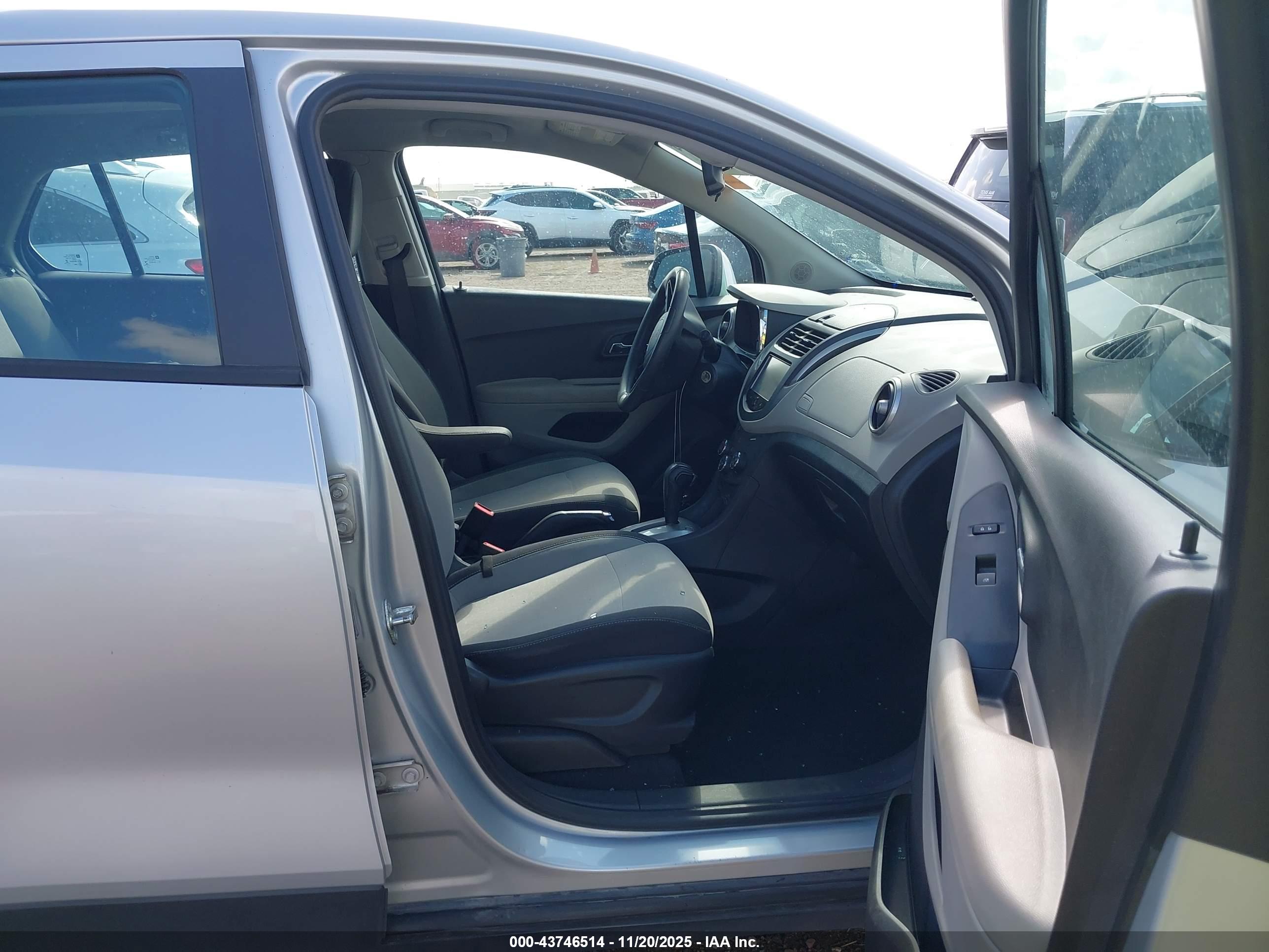 CHEVROLET TRAX image 5