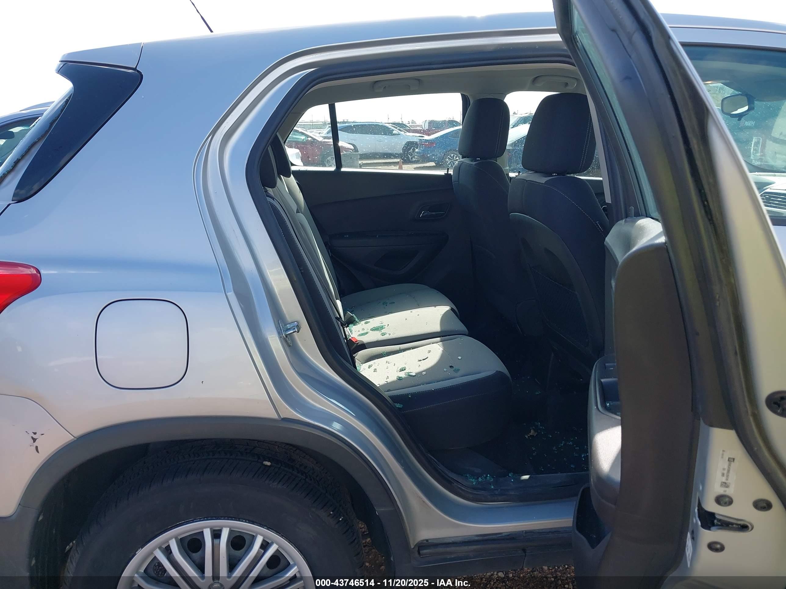 CHEVROLET TRAX image 8