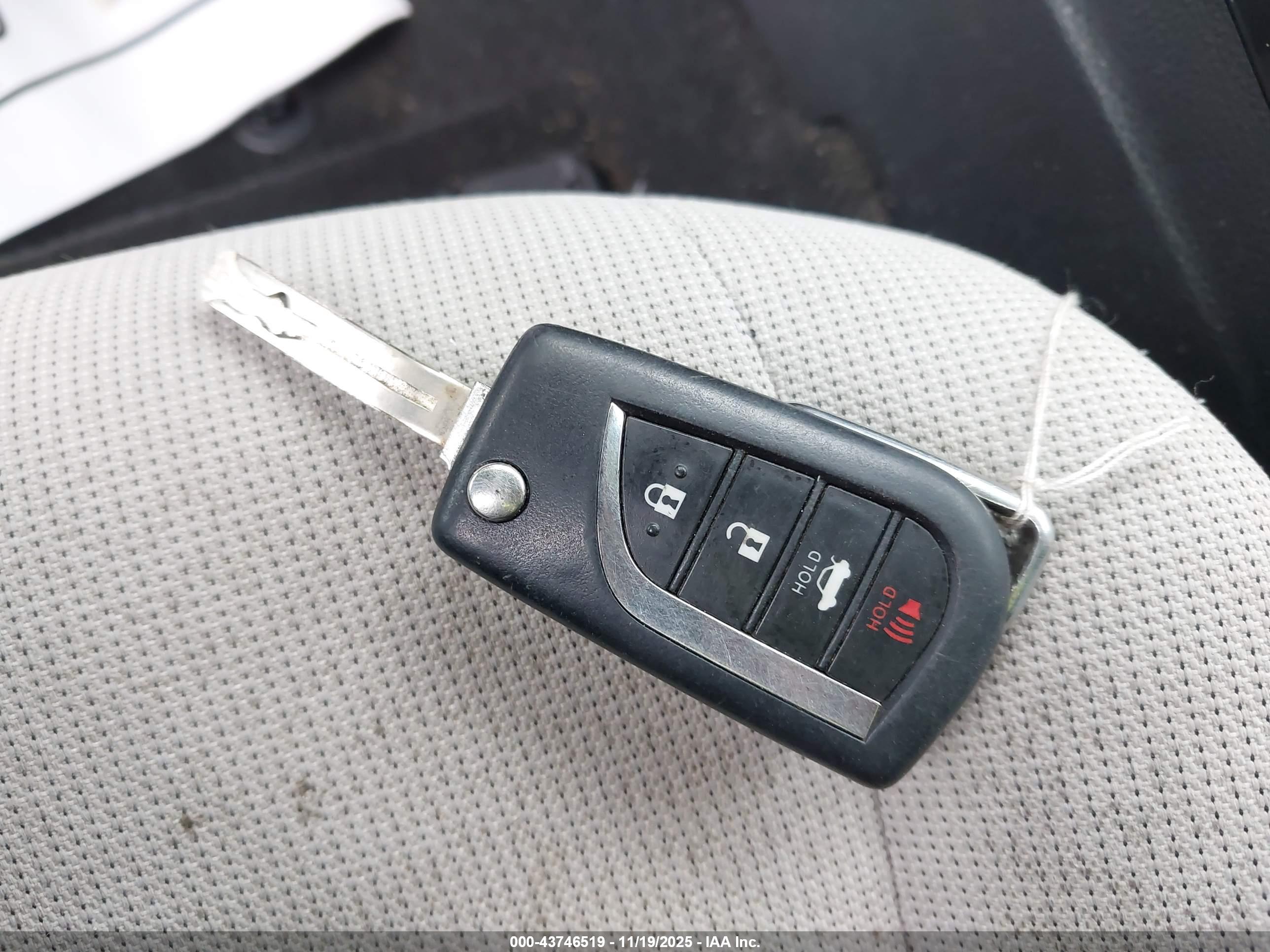 TOYOTA COROLLA image 11