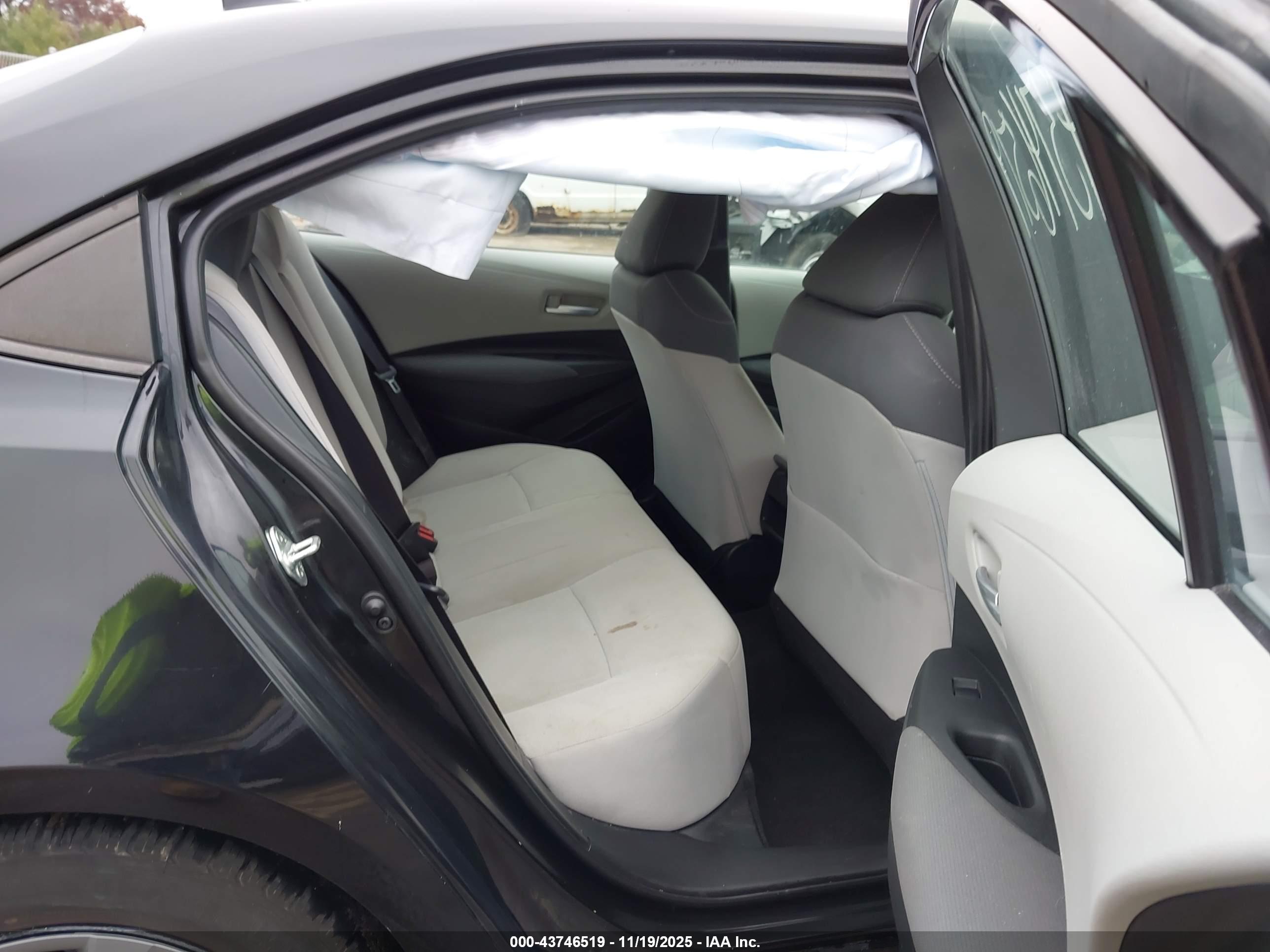 TOYOTA COROLLA image 8