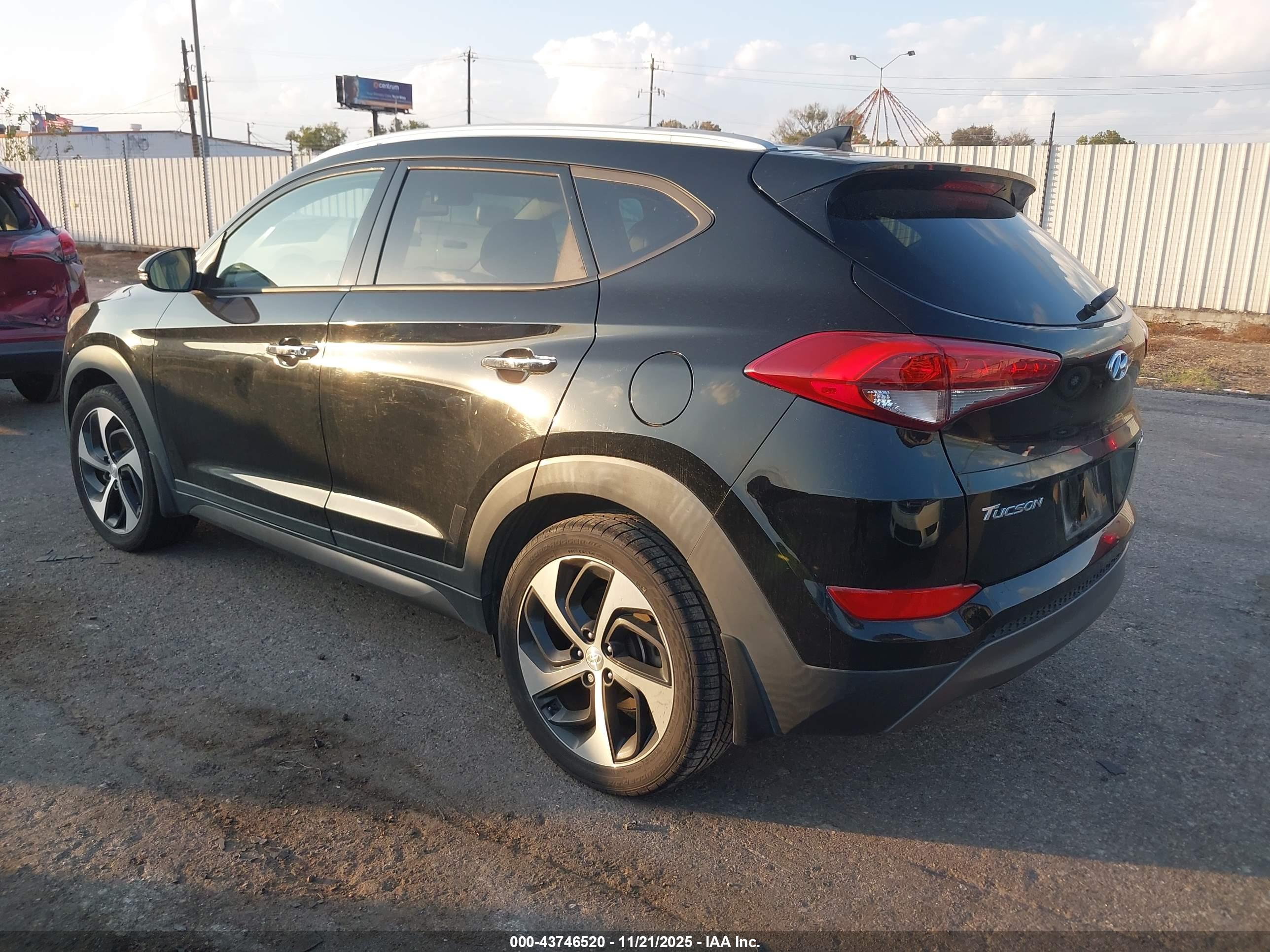 HYUNDAI TUCSON image 3