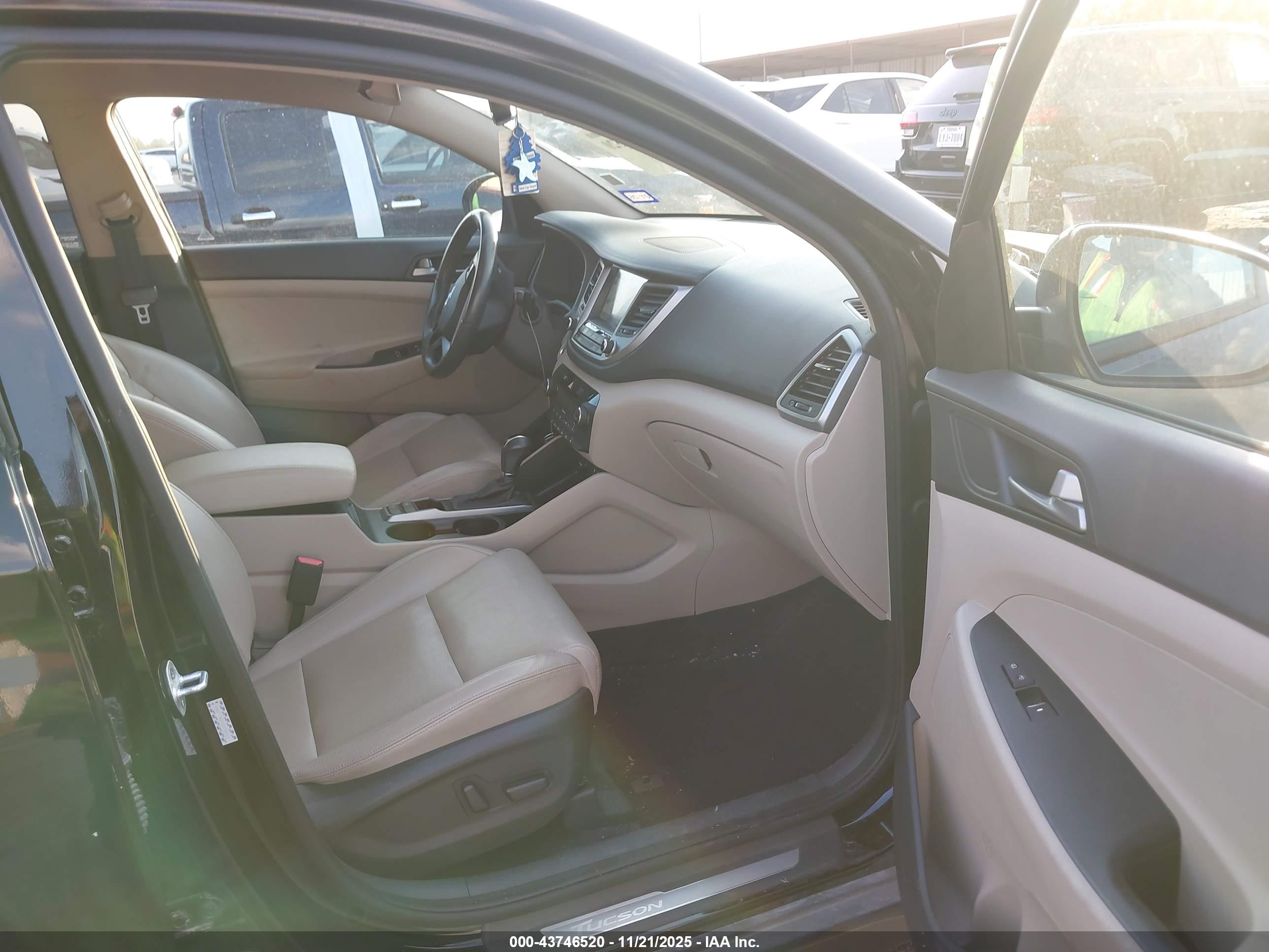 HYUNDAI TUCSON image 5