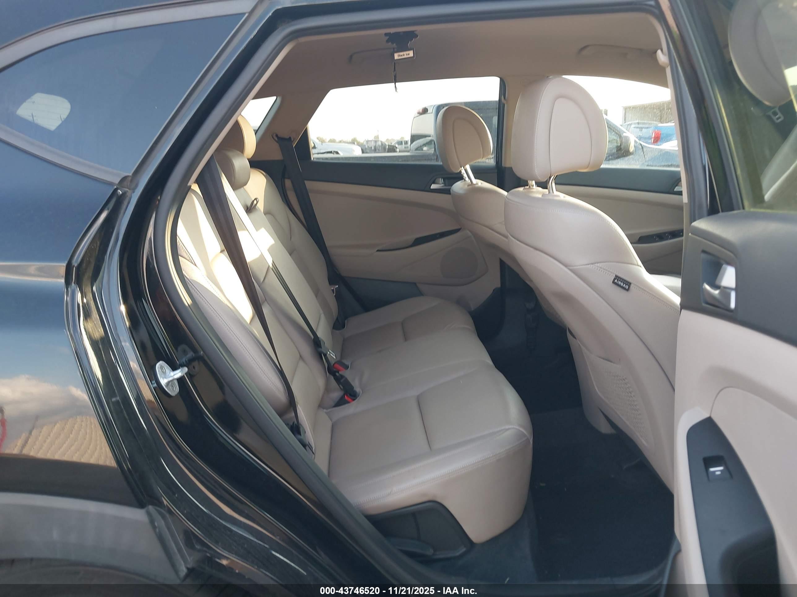 HYUNDAI TUCSON image 8