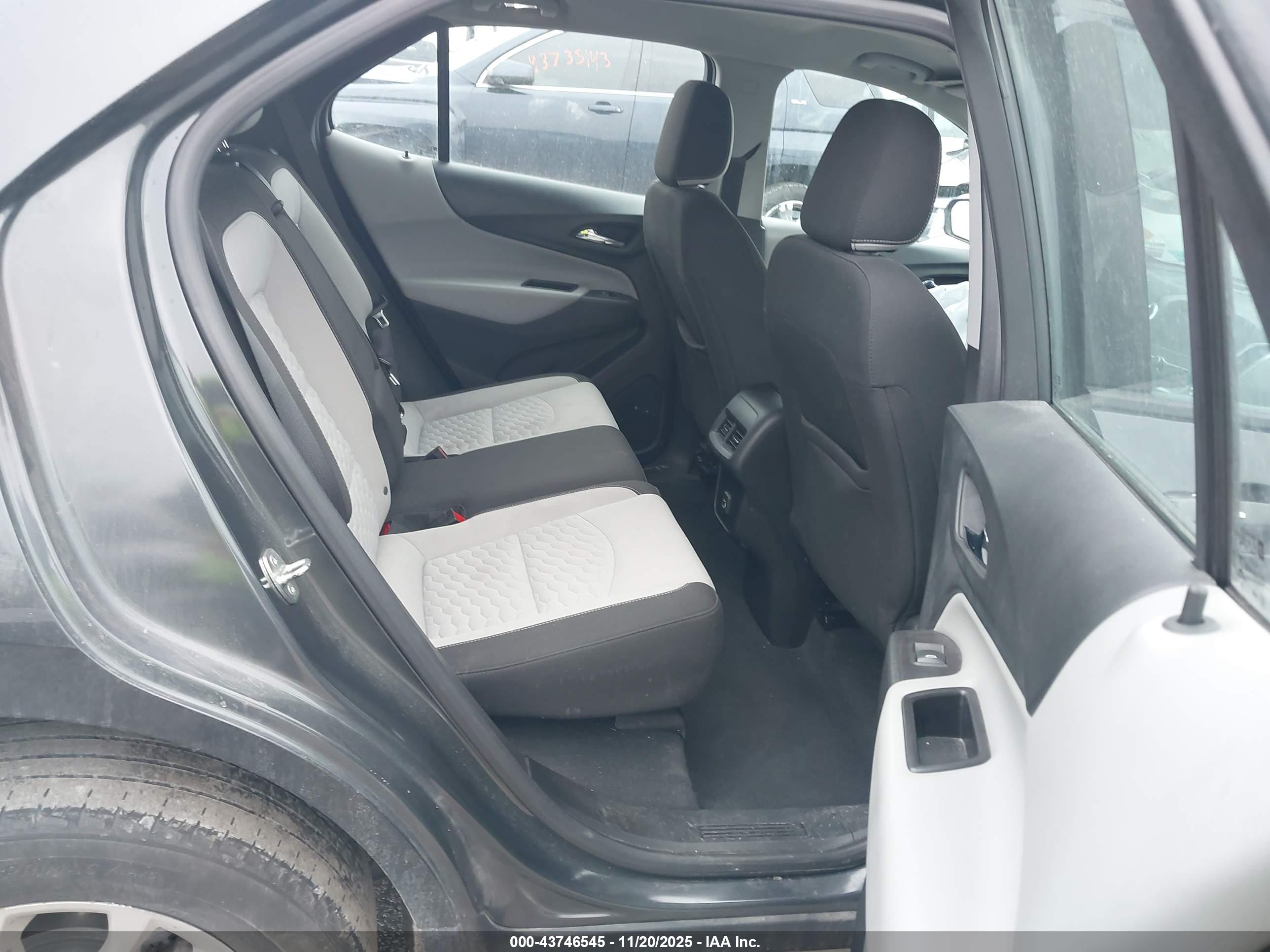 CHEVROLET EQUINOX image 8
