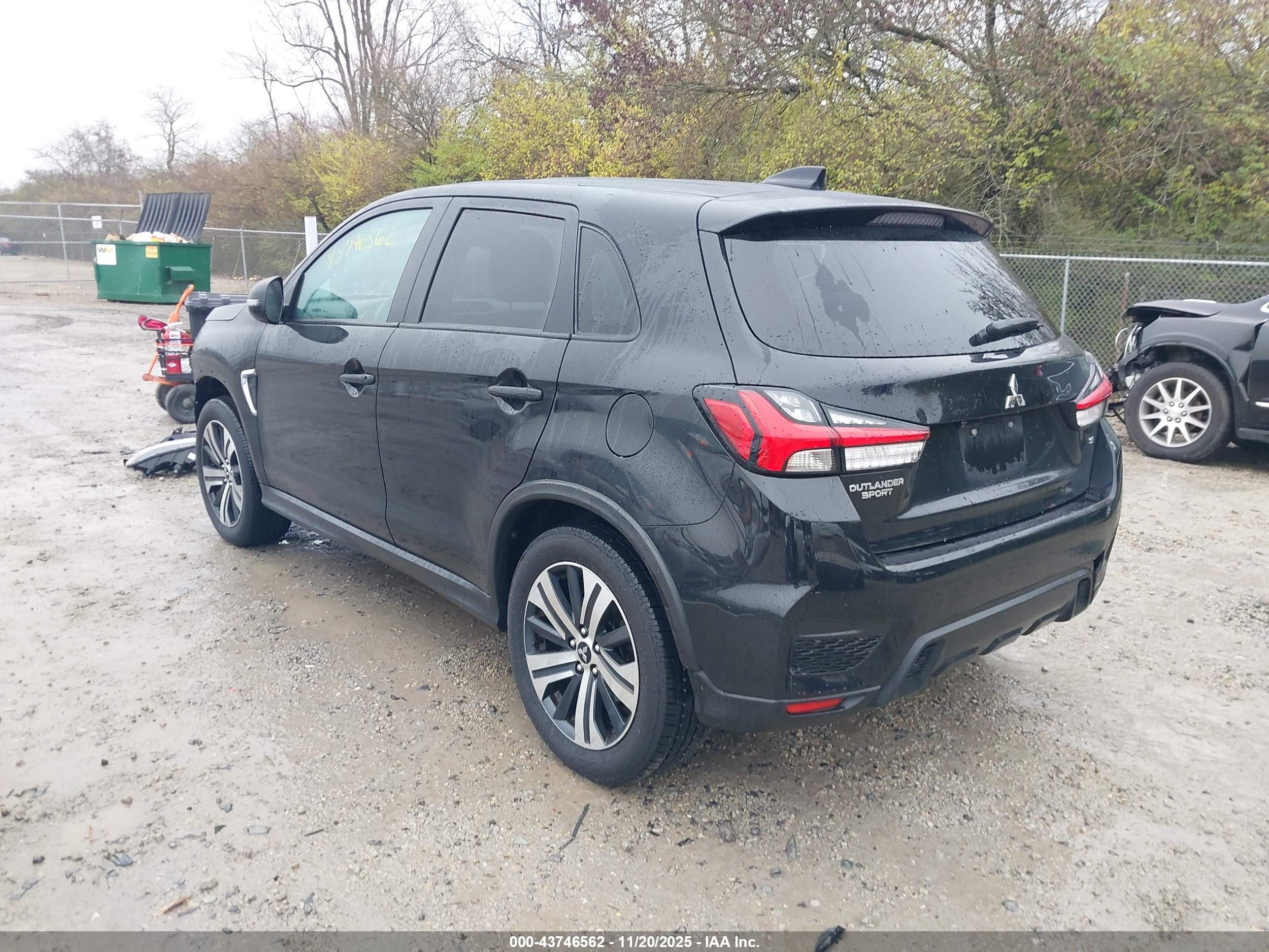 MITSUBISHI OUTLANDER image 3