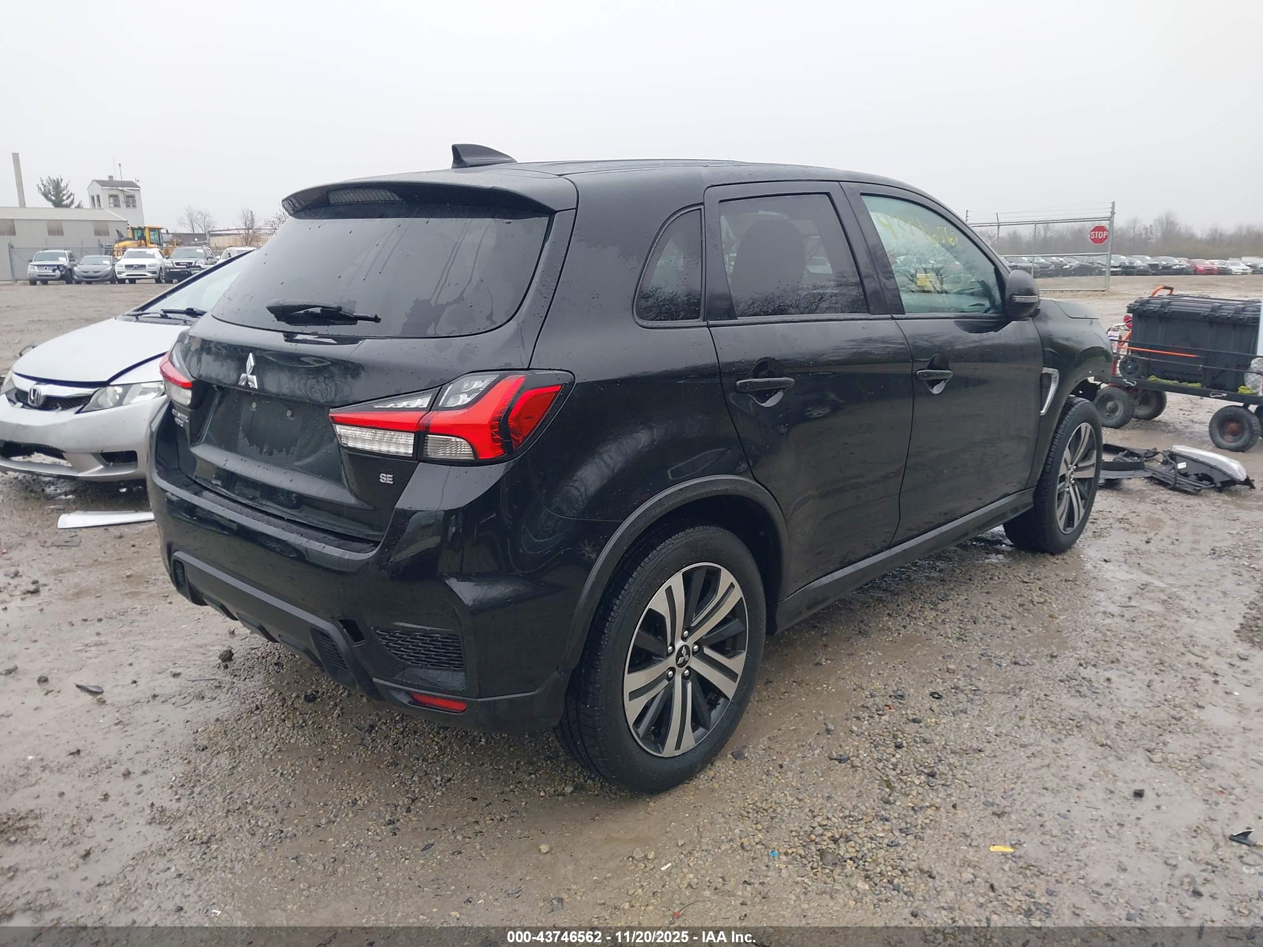 MITSUBISHI OUTLANDER image 4