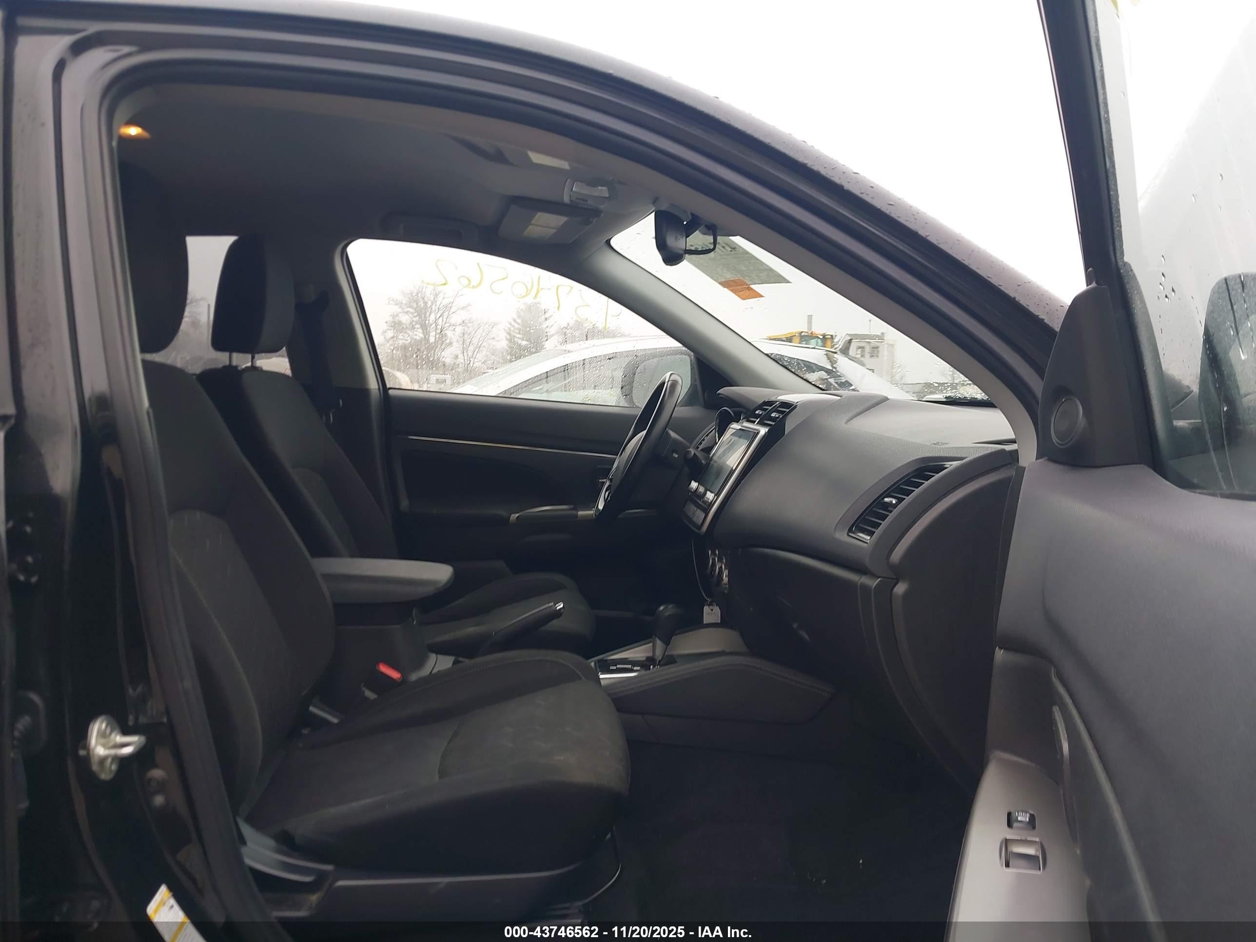 MITSUBISHI OUTLANDER image 5