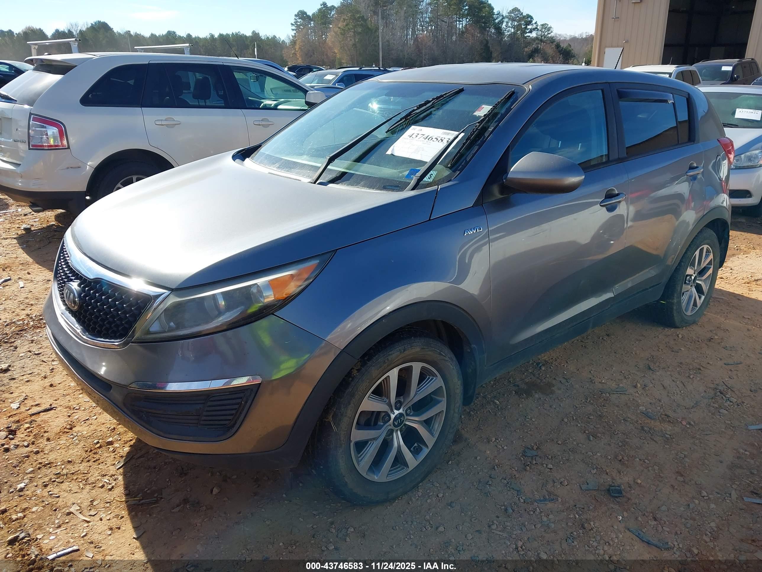 KIA SPORTAGE image 2