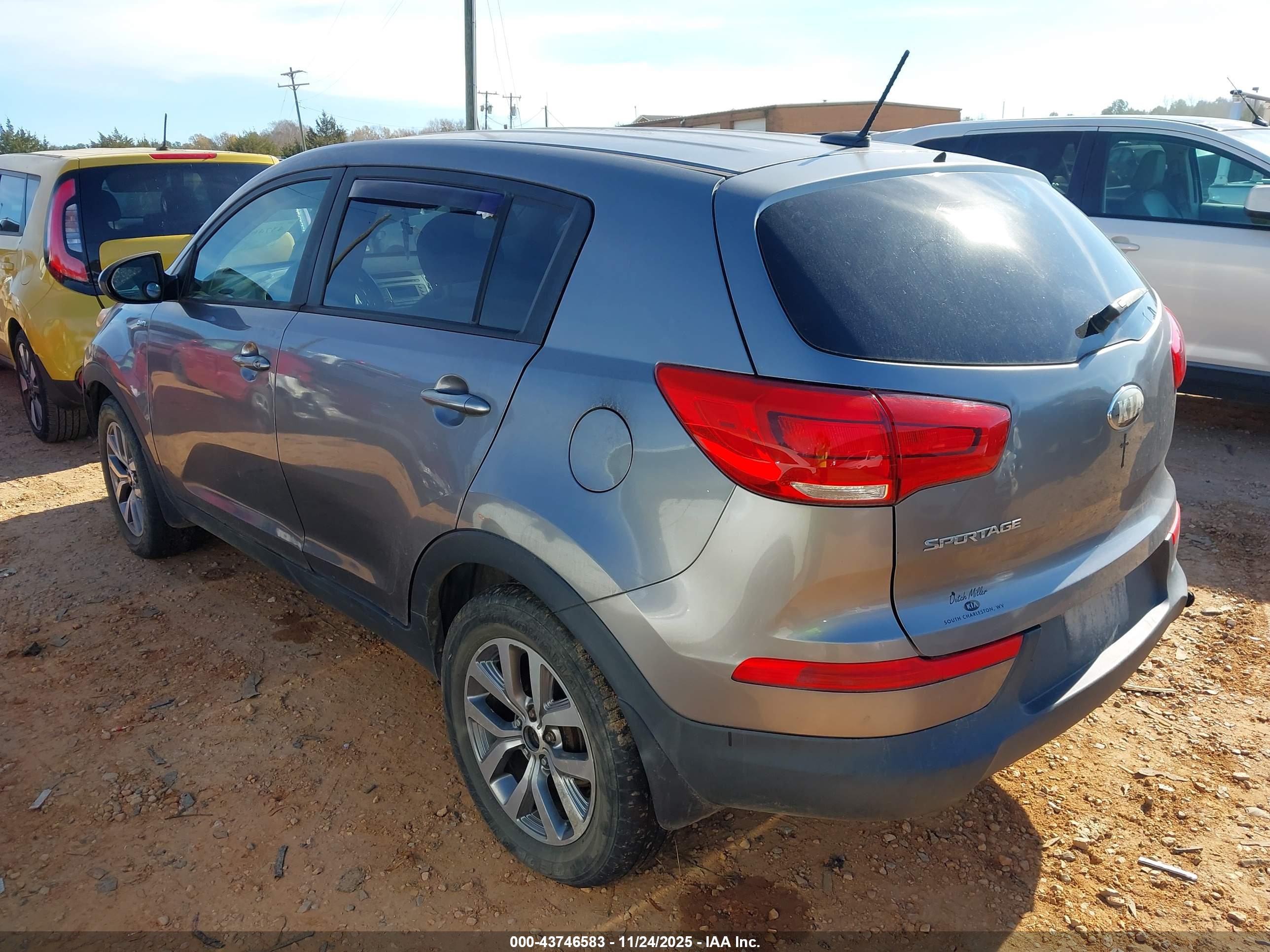 KIA SPORTAGE image 3
