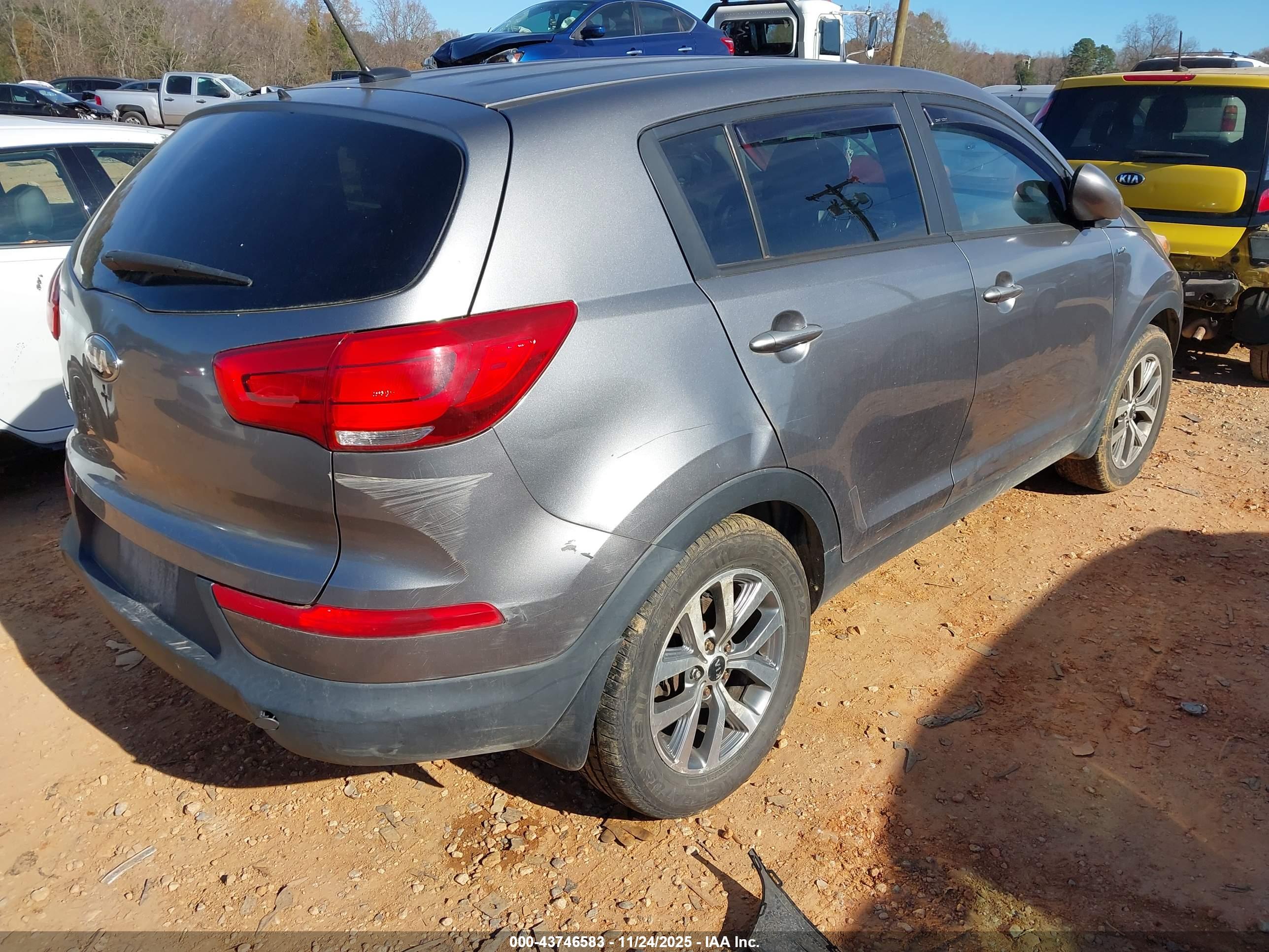 KIA SPORTAGE image 4