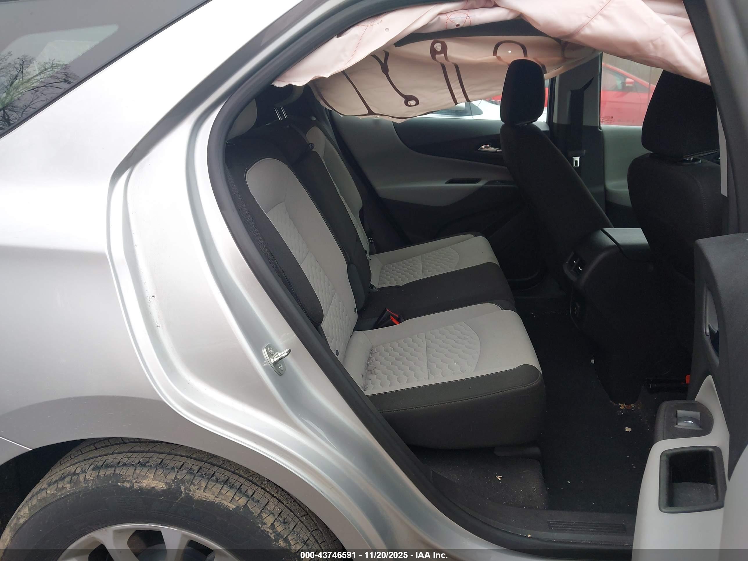 CHEVROLET EQUINOX image 8