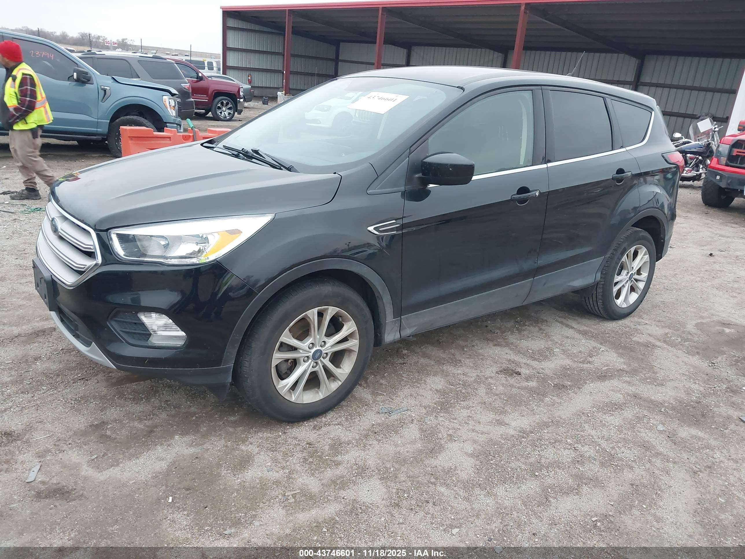 FORD ESCAPE image 2