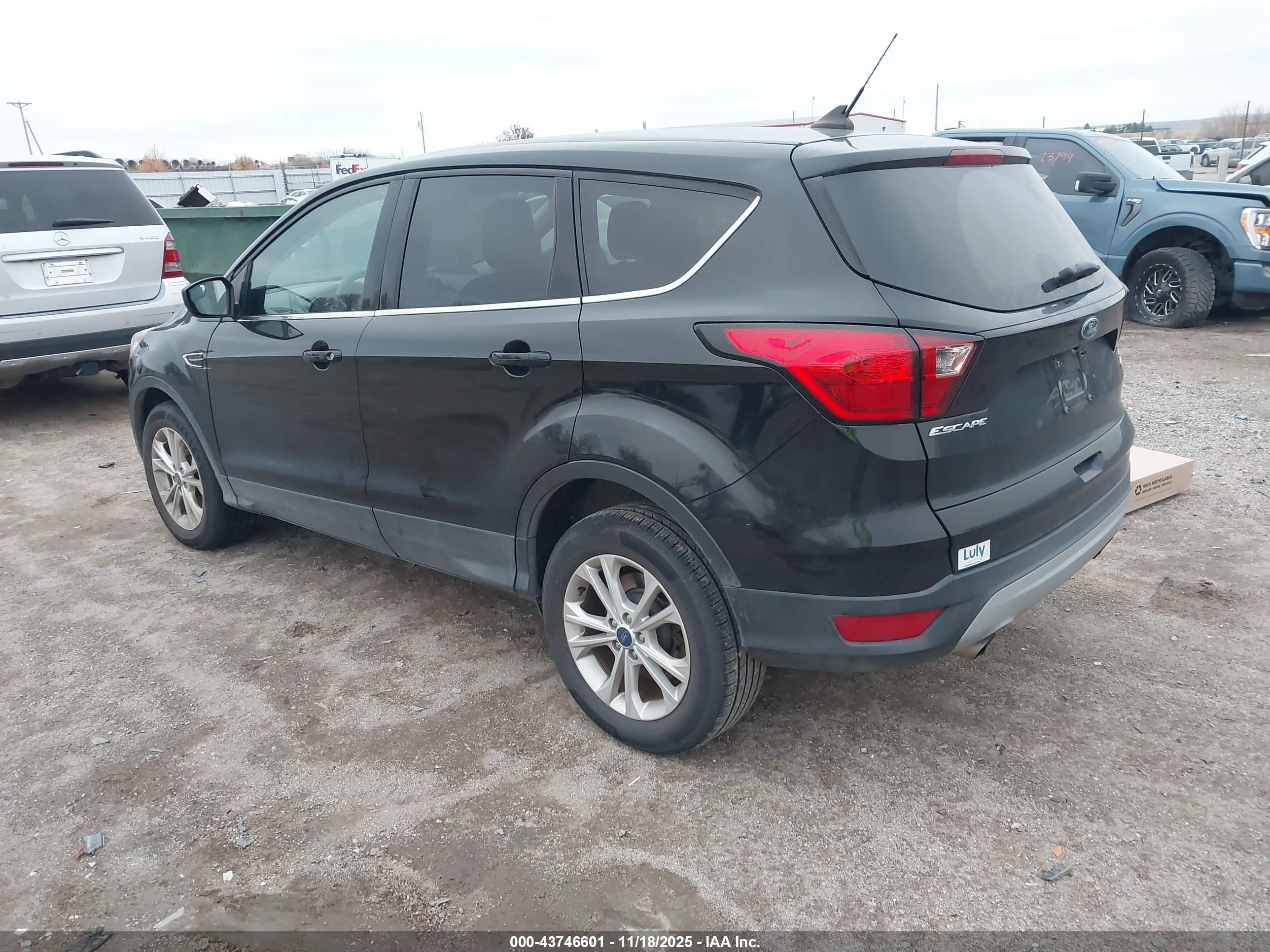 FORD ESCAPE image 3