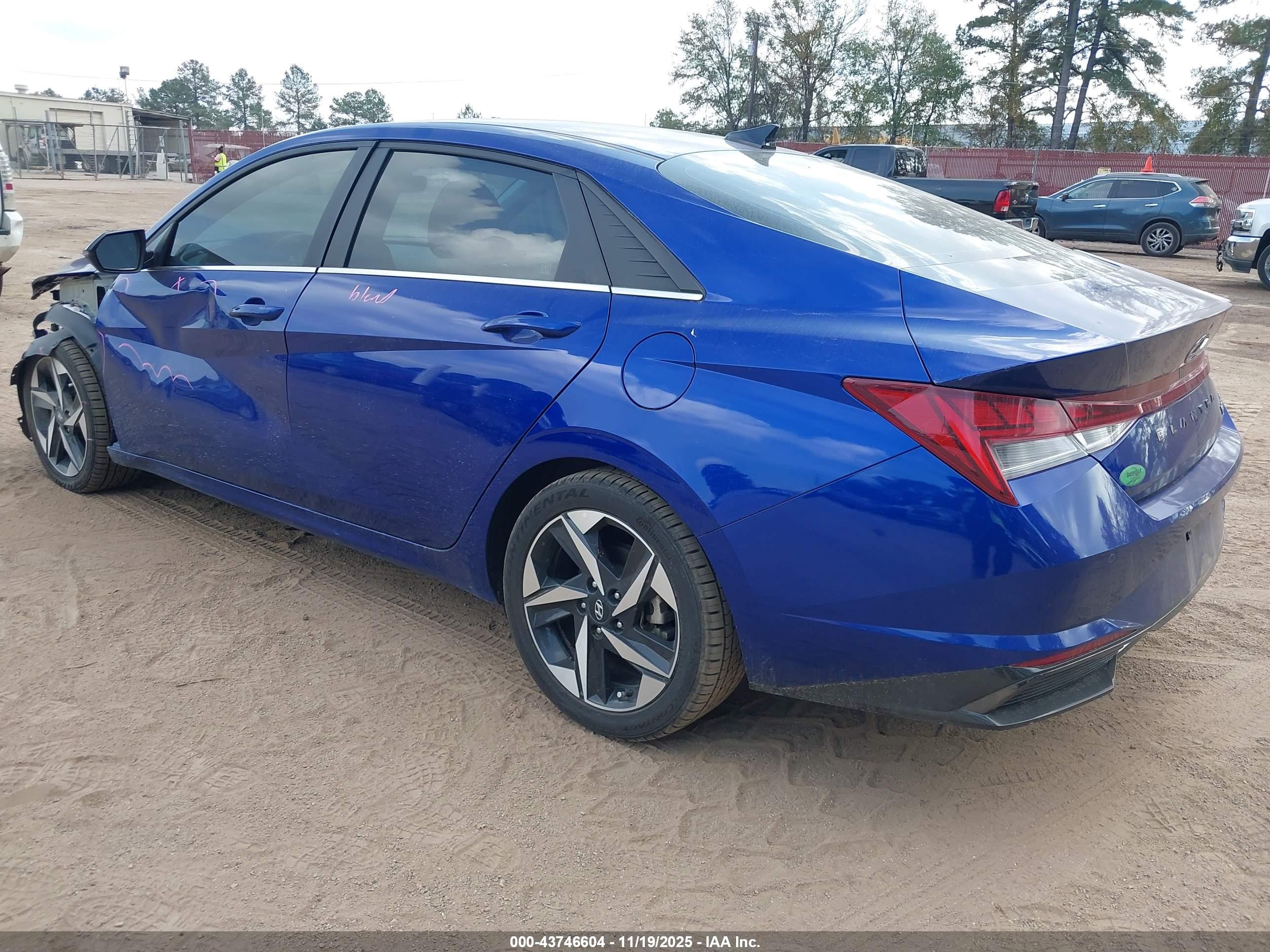HYUNDAI ELANTRA image 3