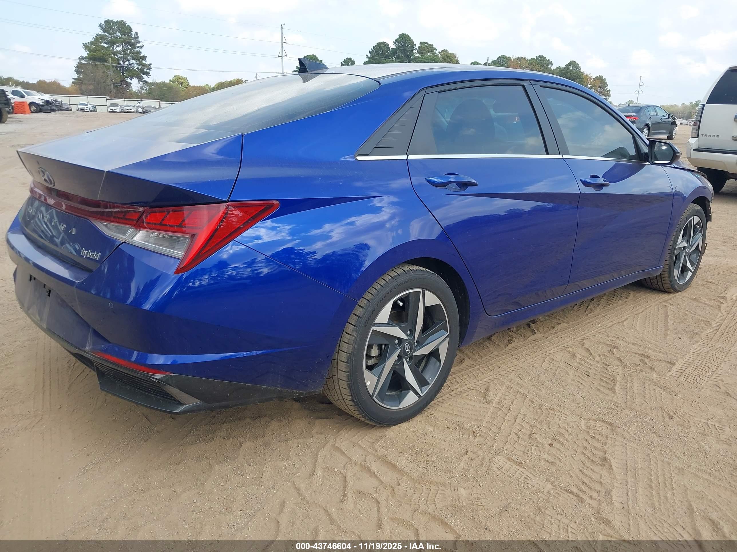 HYUNDAI ELANTRA image 4