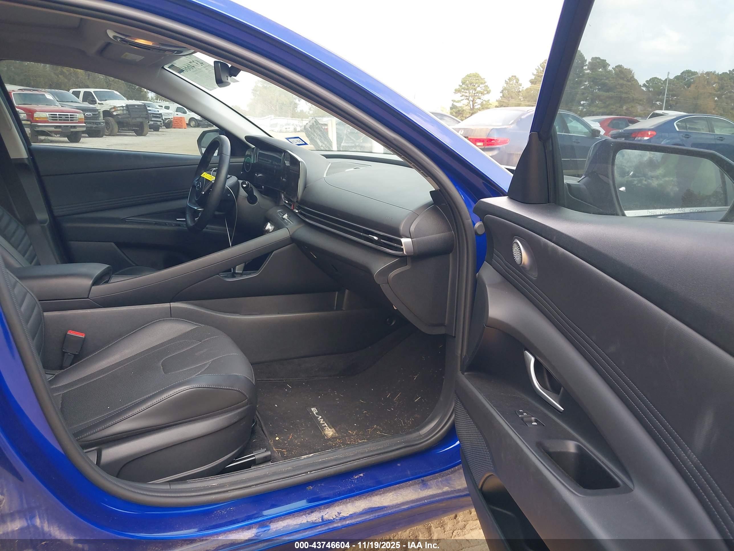 HYUNDAI ELANTRA image 5