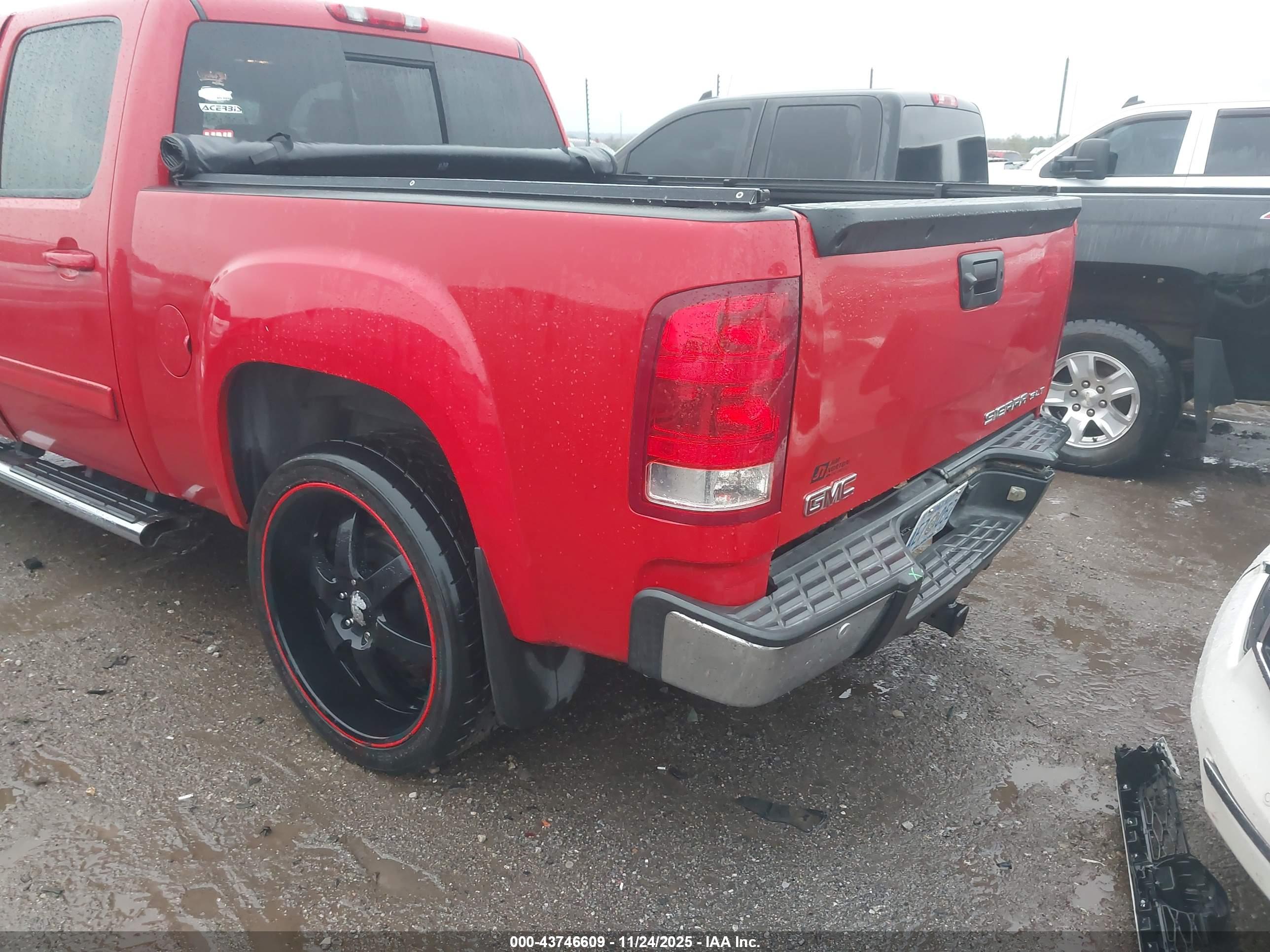 GMC SIERRA image 6