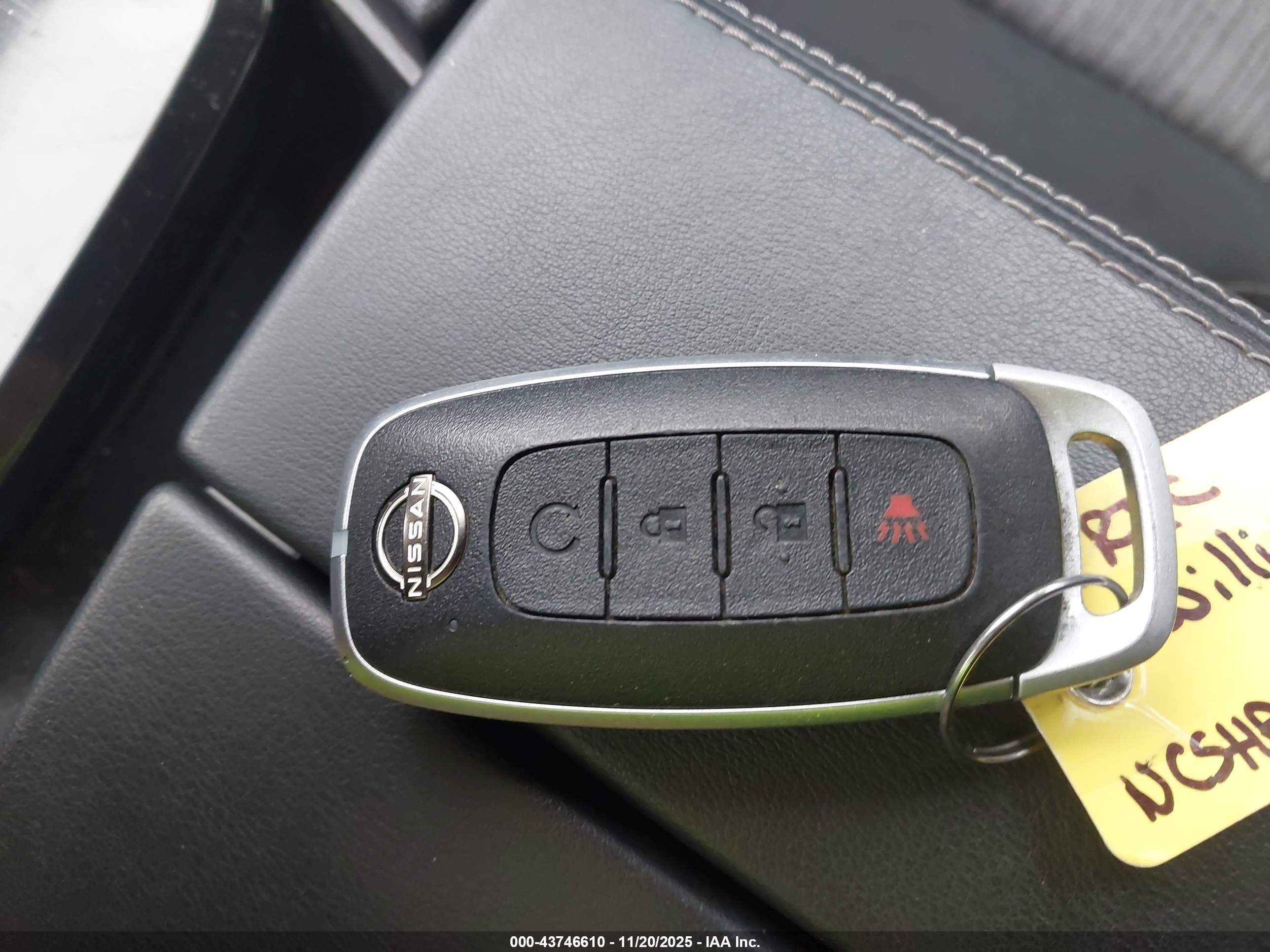 NISSAN ROGUE image 11