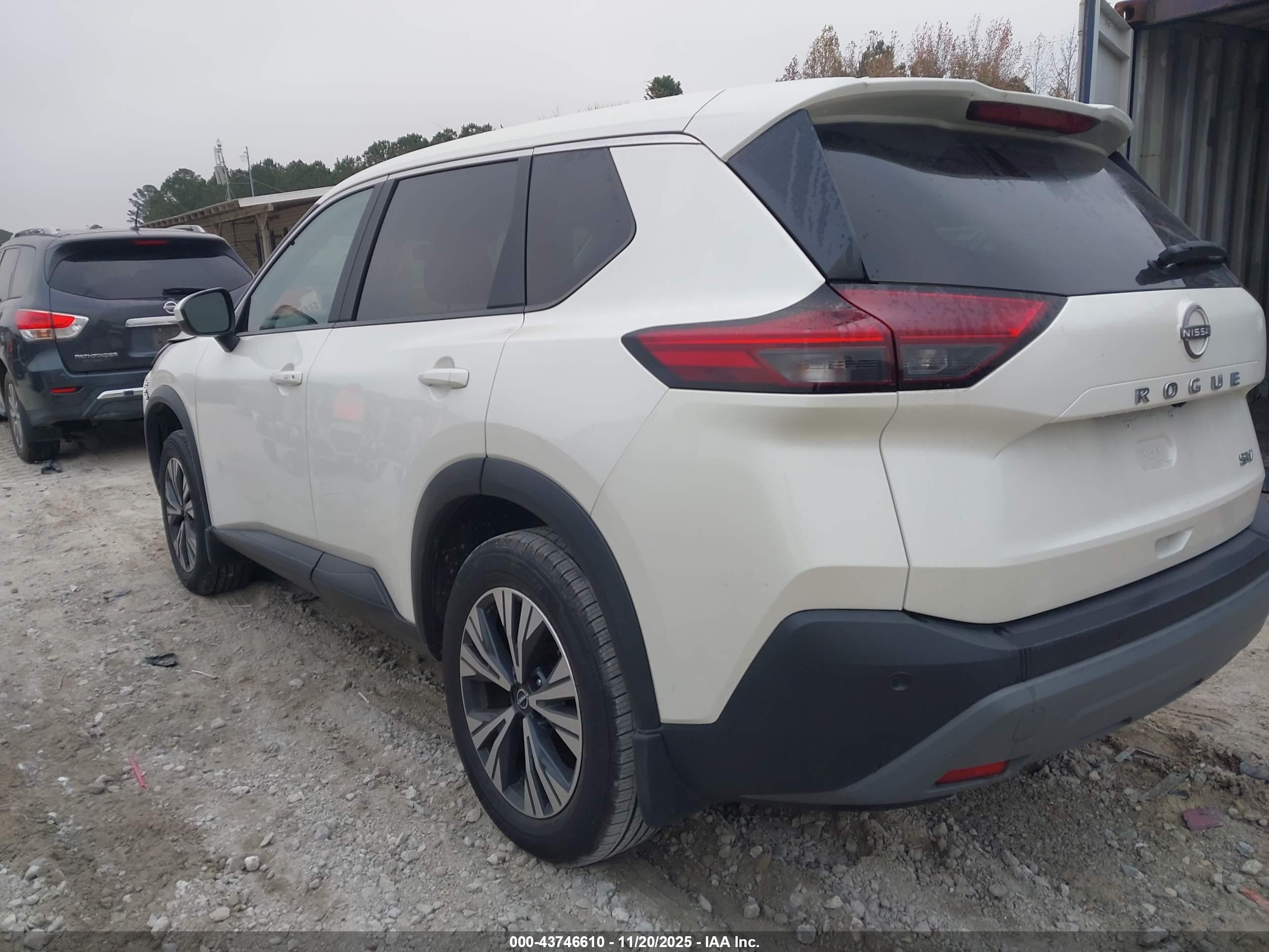NISSAN ROGUE image 3