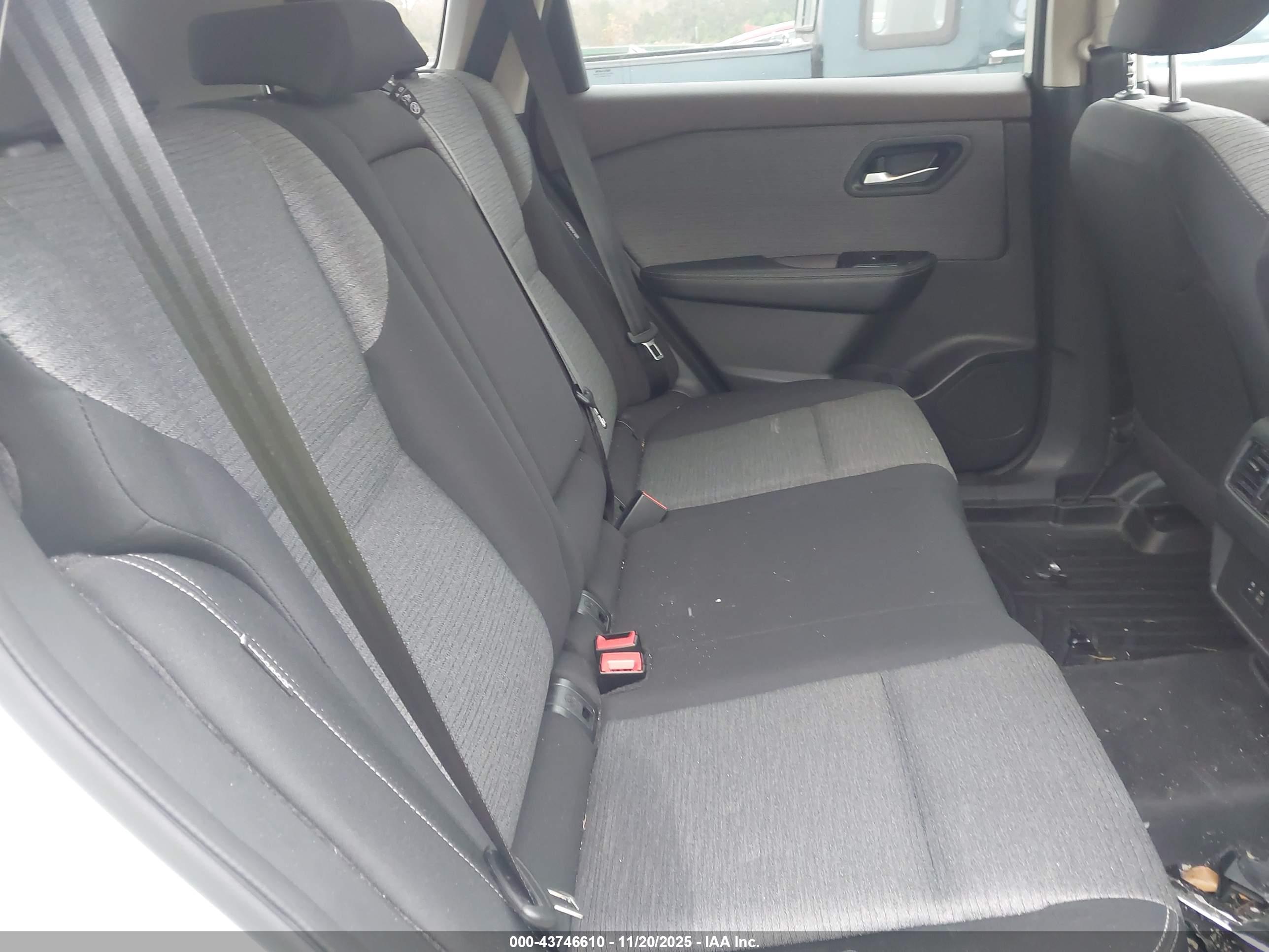 NISSAN ROGUE image 8