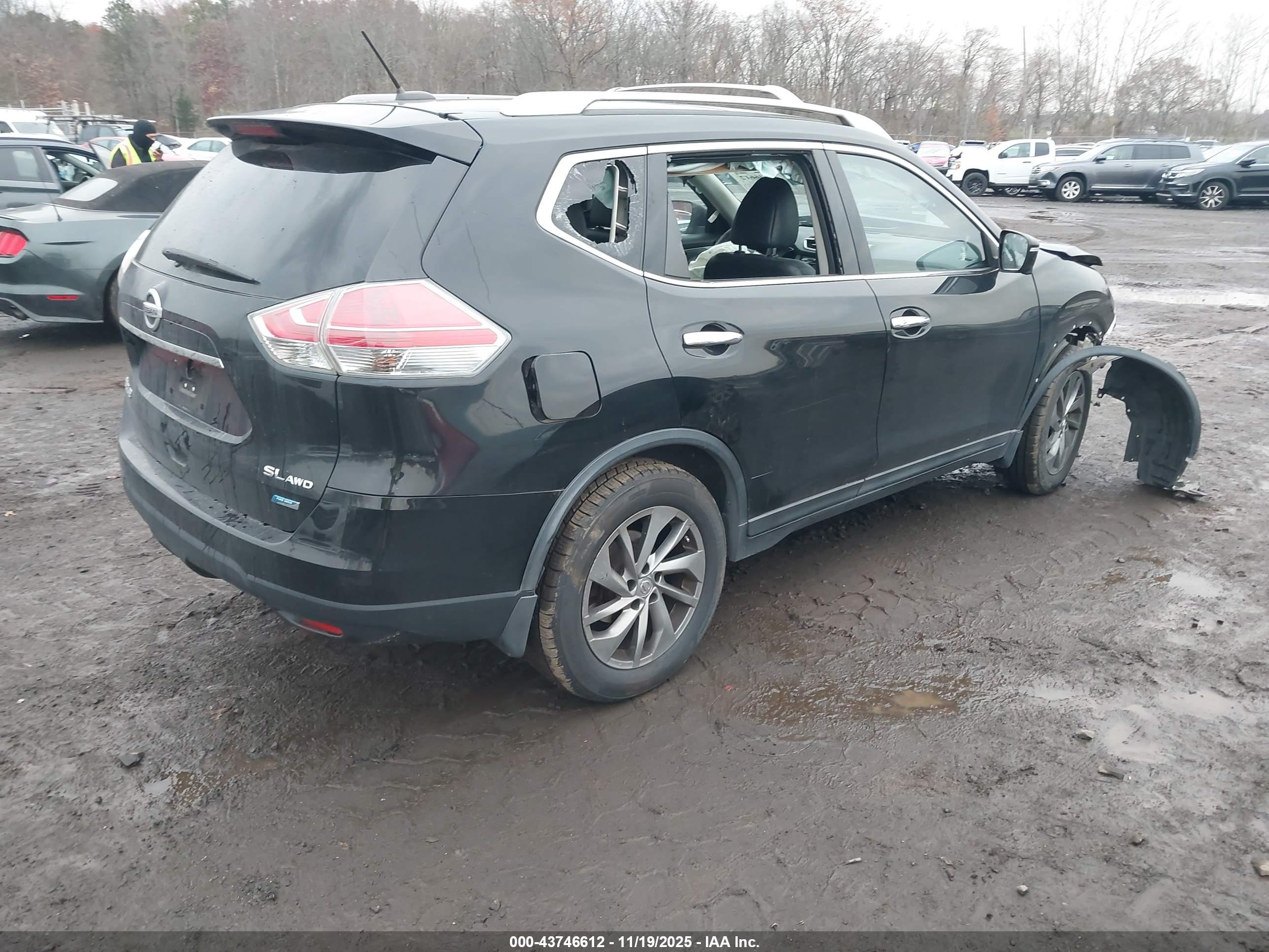 NISSAN ROGUE image 4